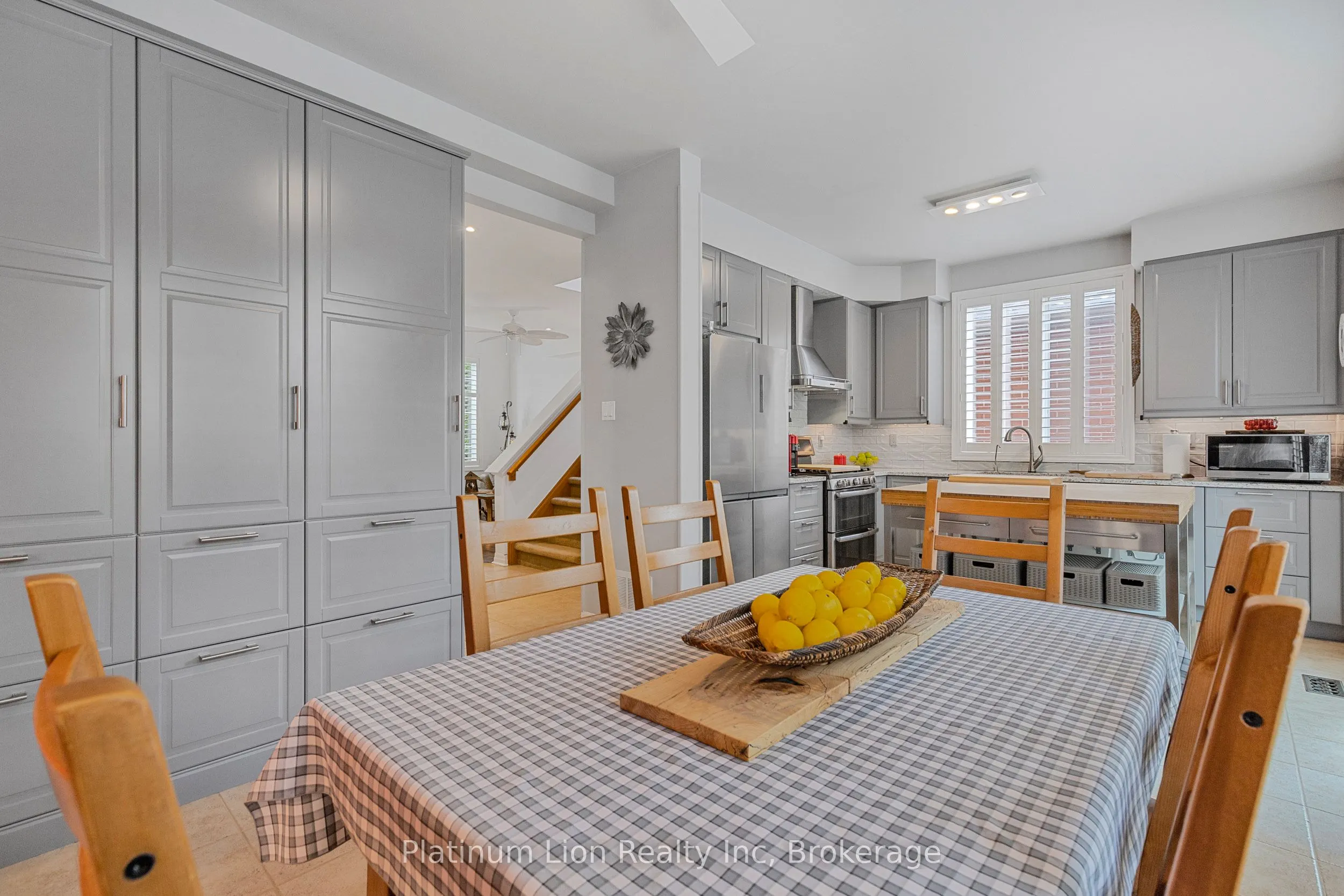 1256 Roundwood Crescent