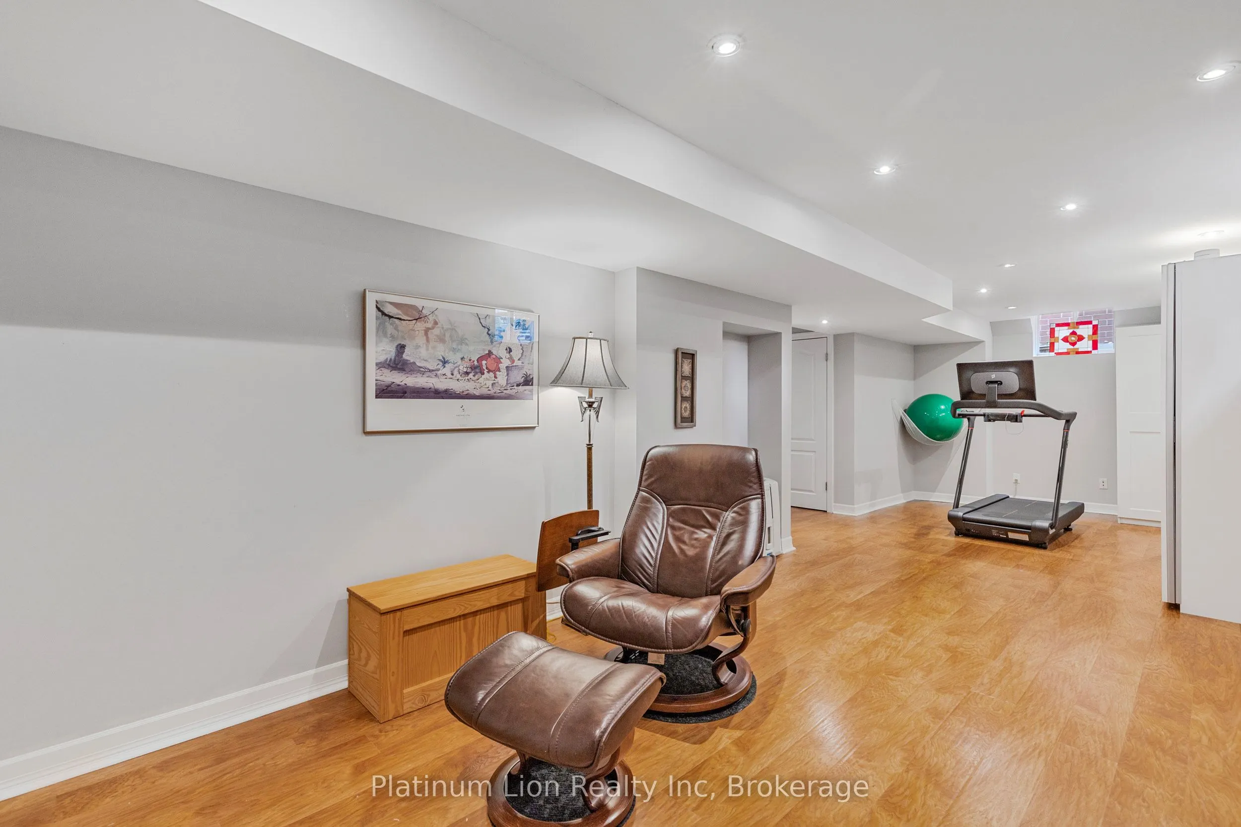 1256 Roundwood Crescent