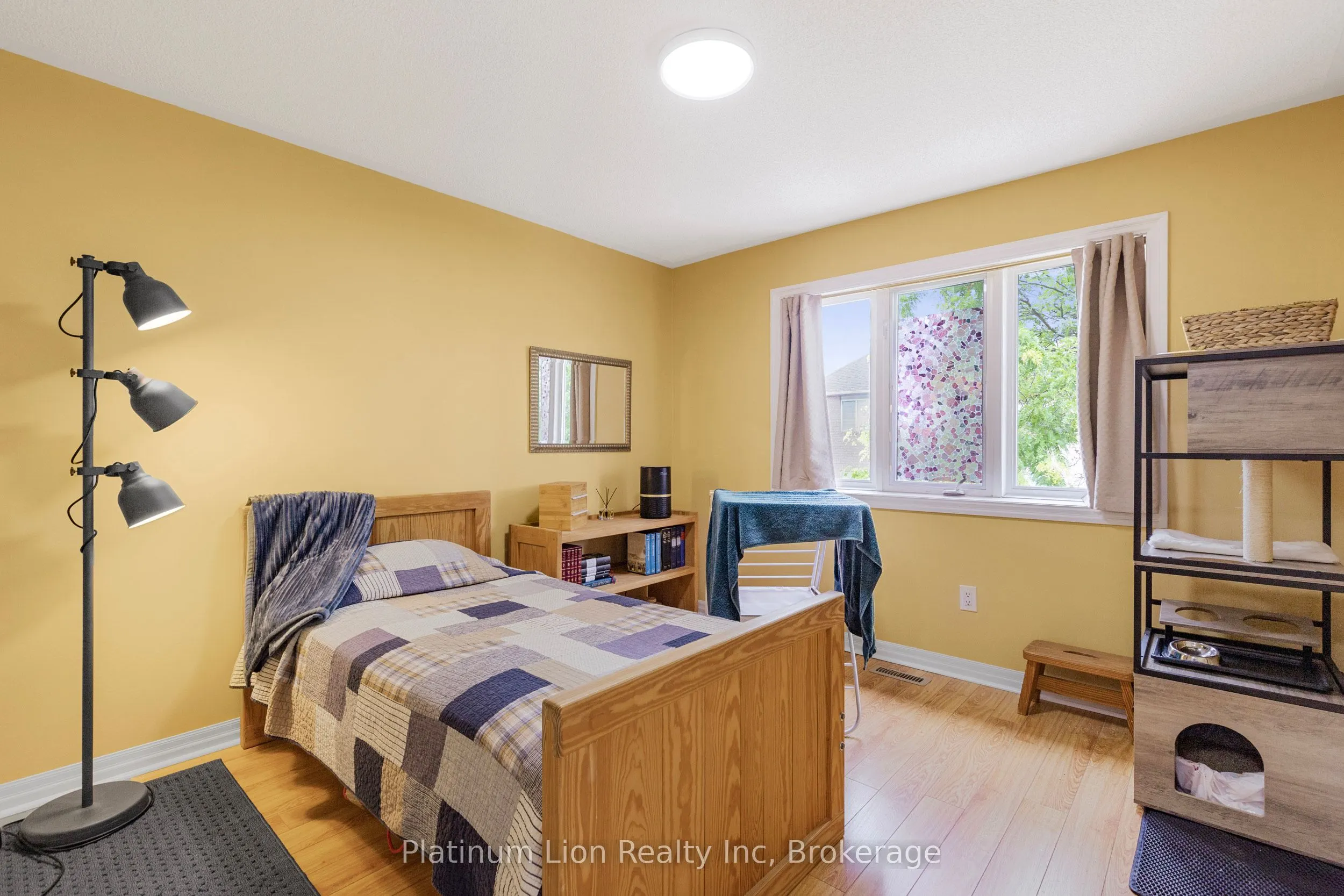 1256 Roundwood Crescent