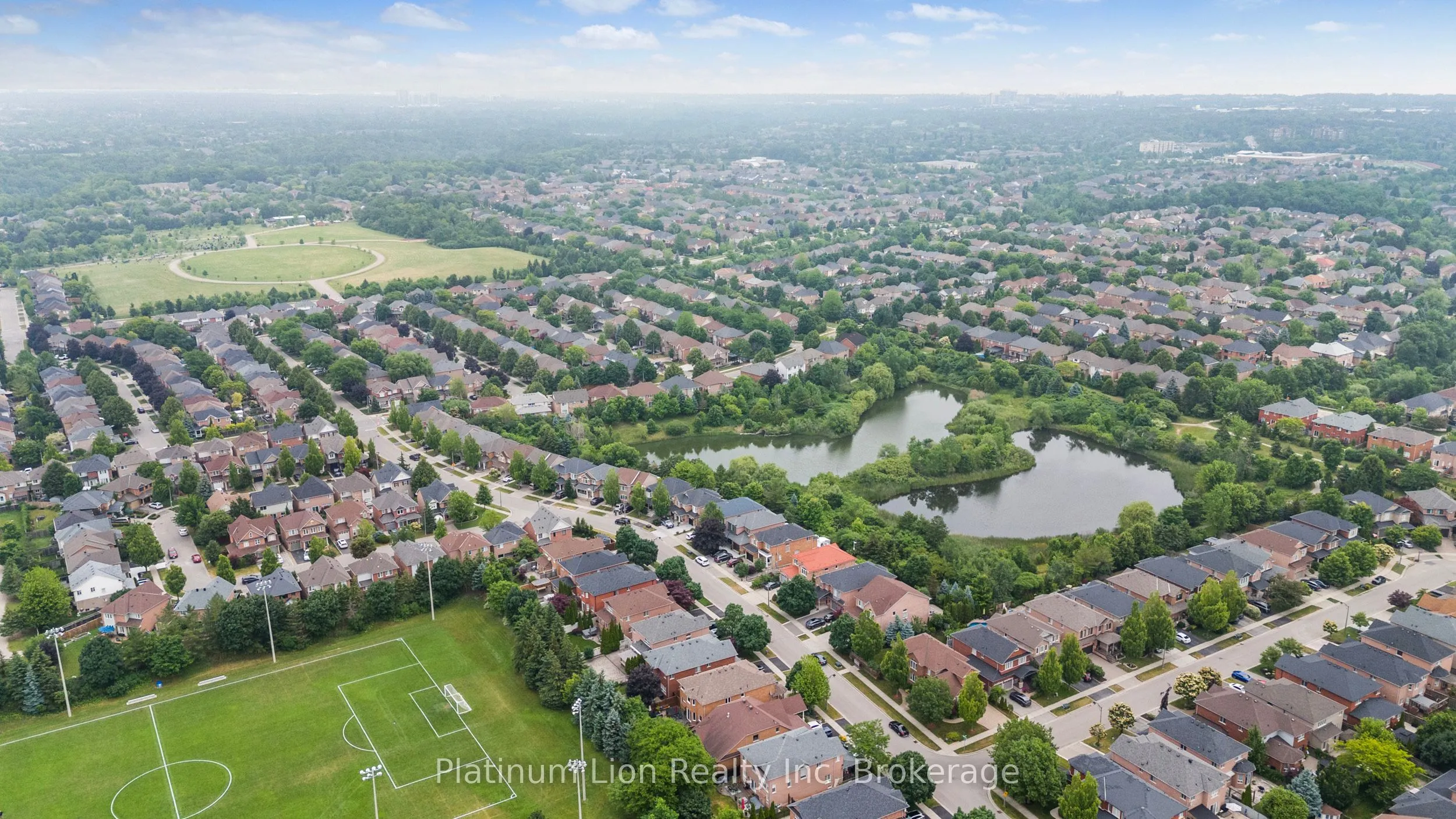 1256 Roundwood Crescent