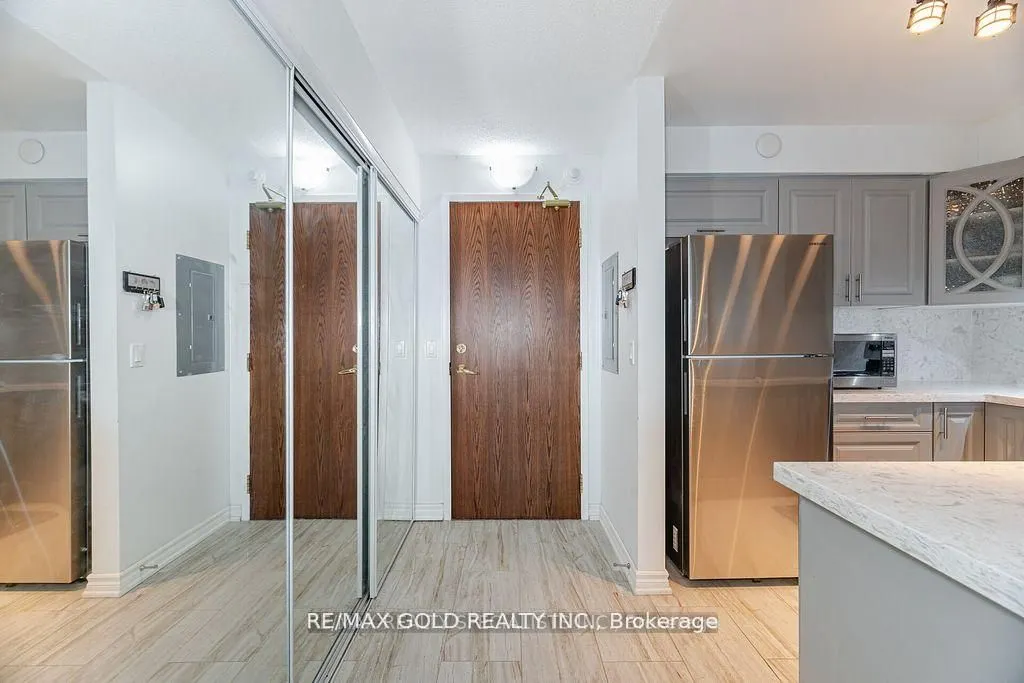 25 Via Rosedale Way, #108