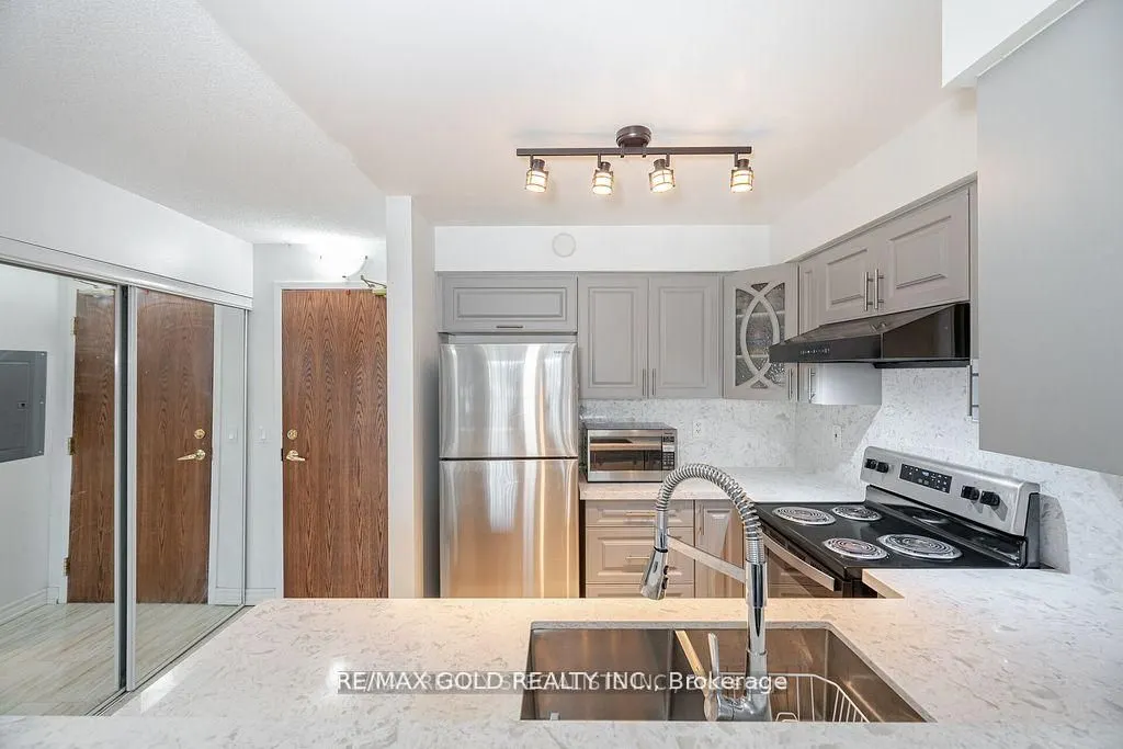 25 Via Rosedale Way, #108
