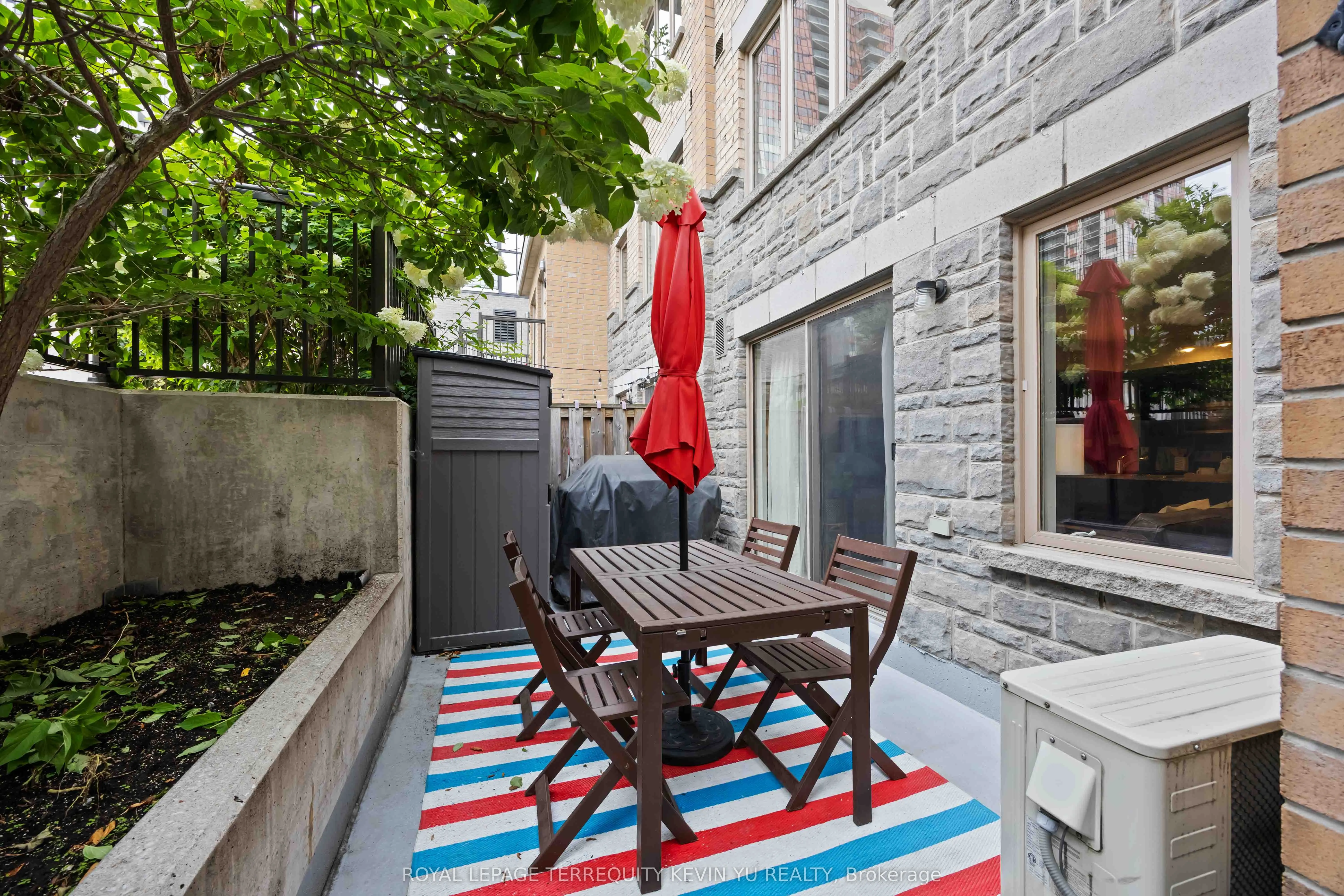 8 Foundry Avenue, #163
