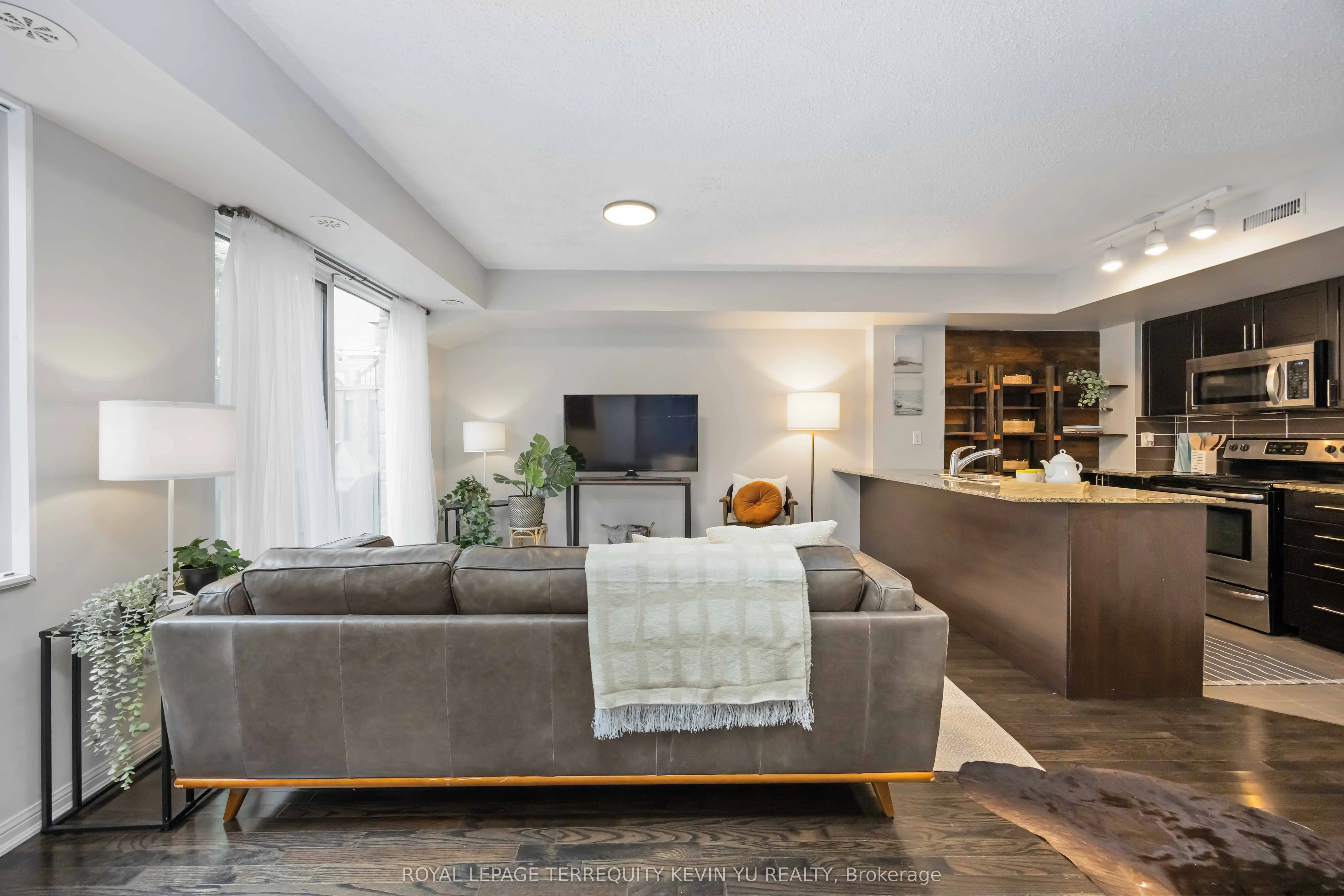 8 Foundry Avenue, #163