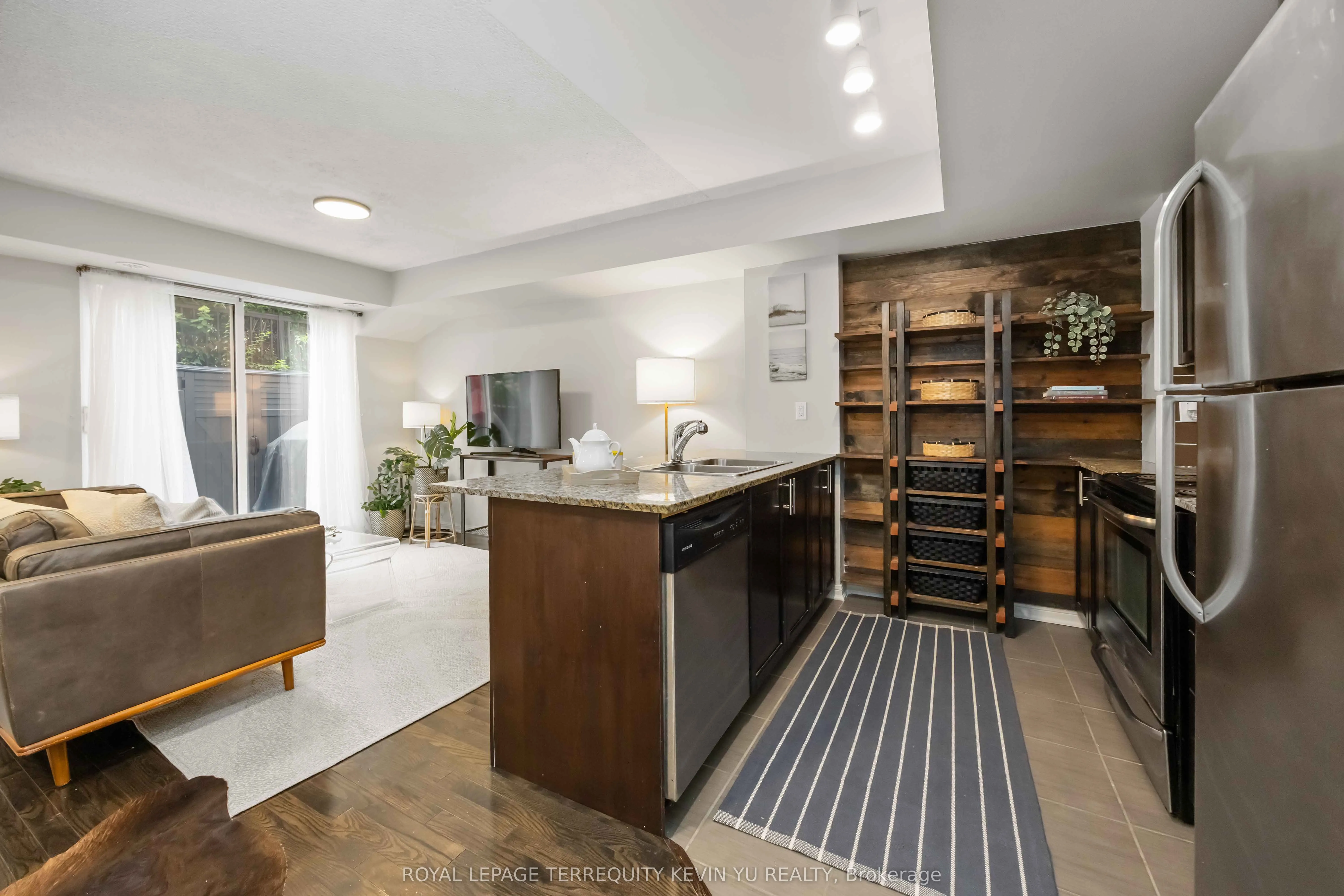 8 Foundry Avenue, #163
