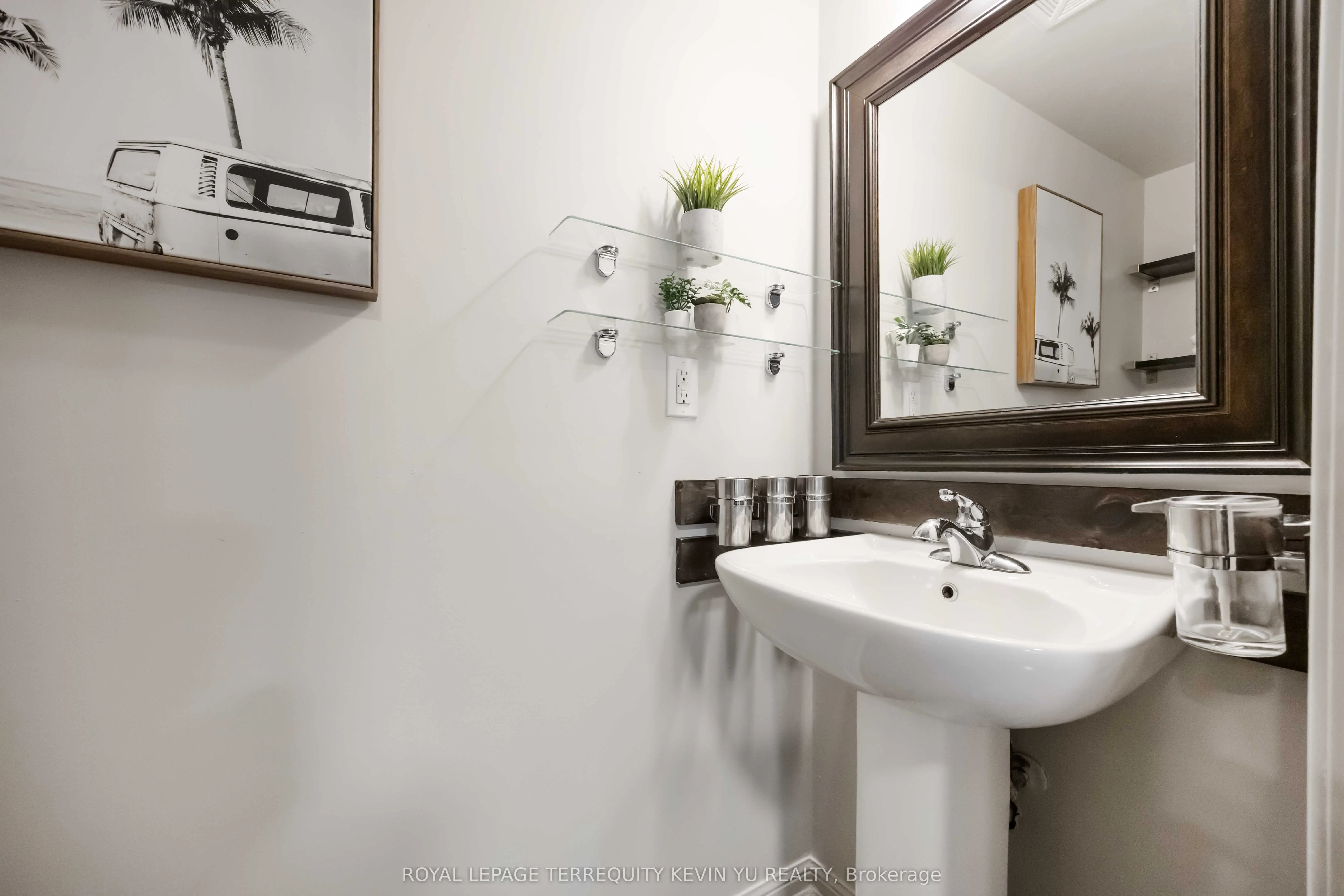 8 Foundry Avenue, #163