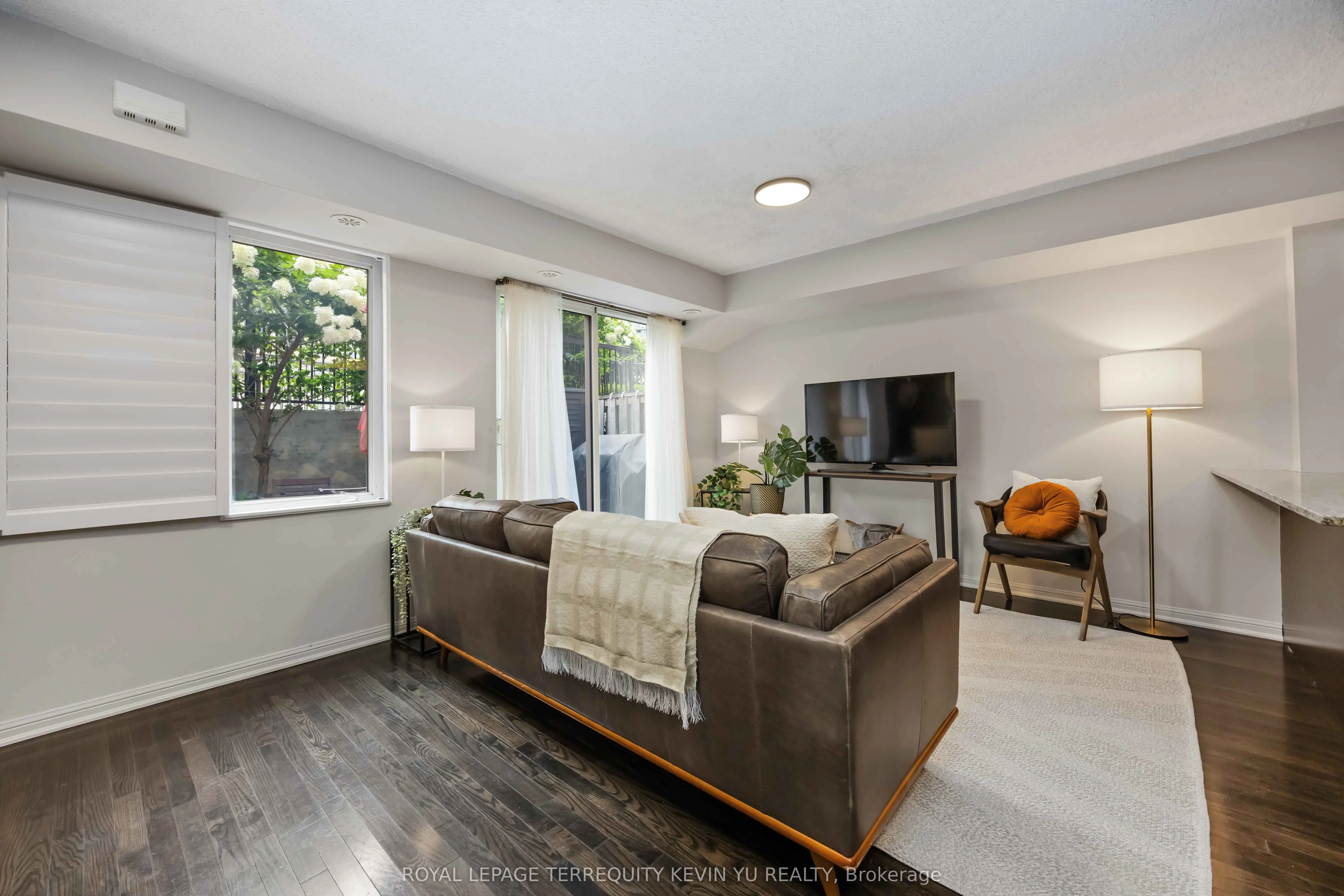8 Foundry Avenue, #163
