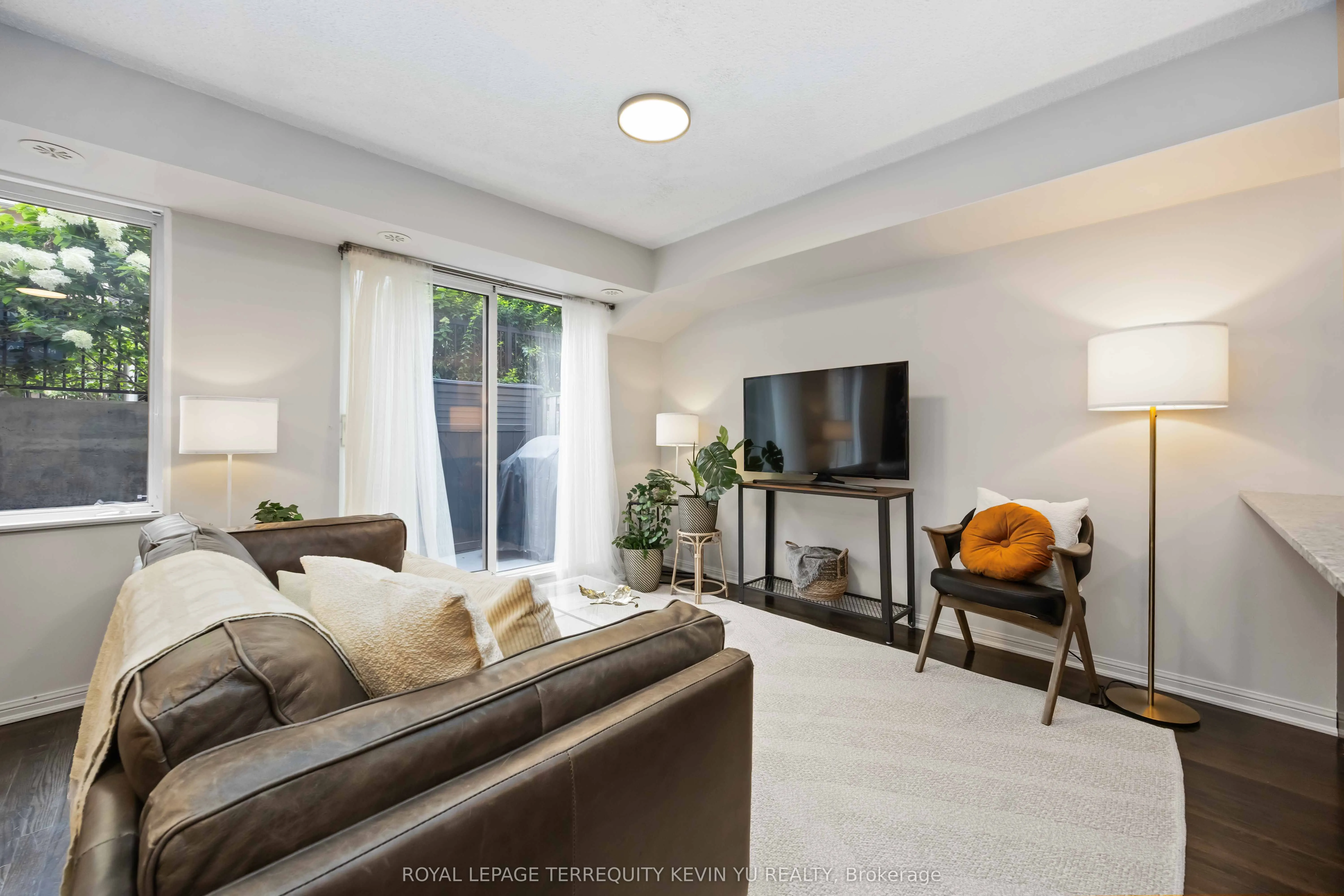 8 Foundry Avenue, #163