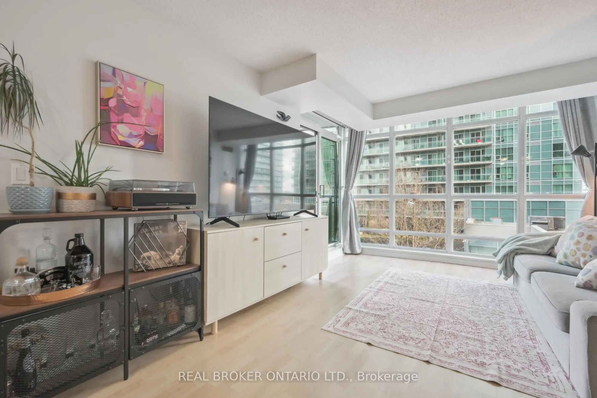 185 Legion Road N, #608