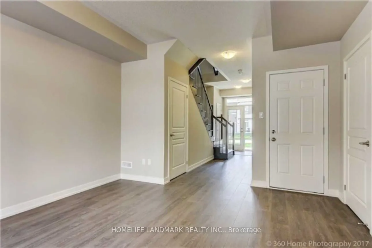 302 Squire Crescent