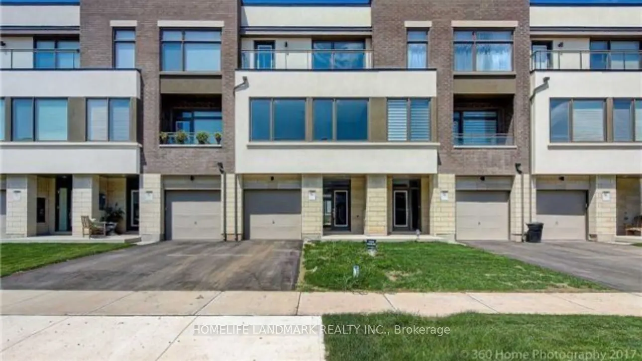 302 Squire Crescent