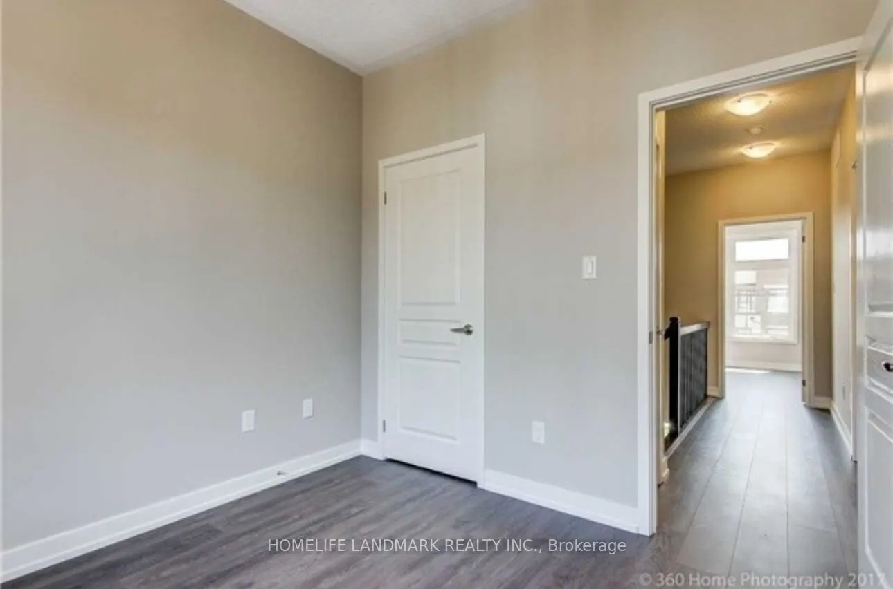 302 Squire Crescent
