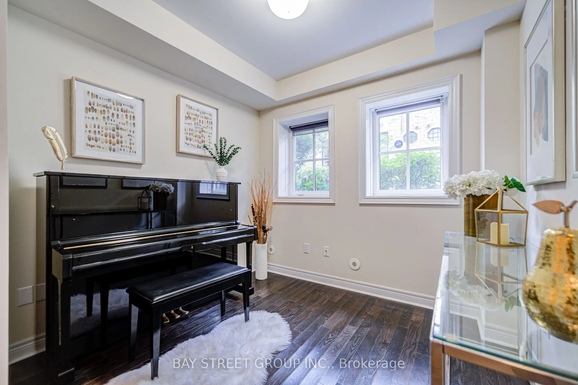 37 Lobo Mews