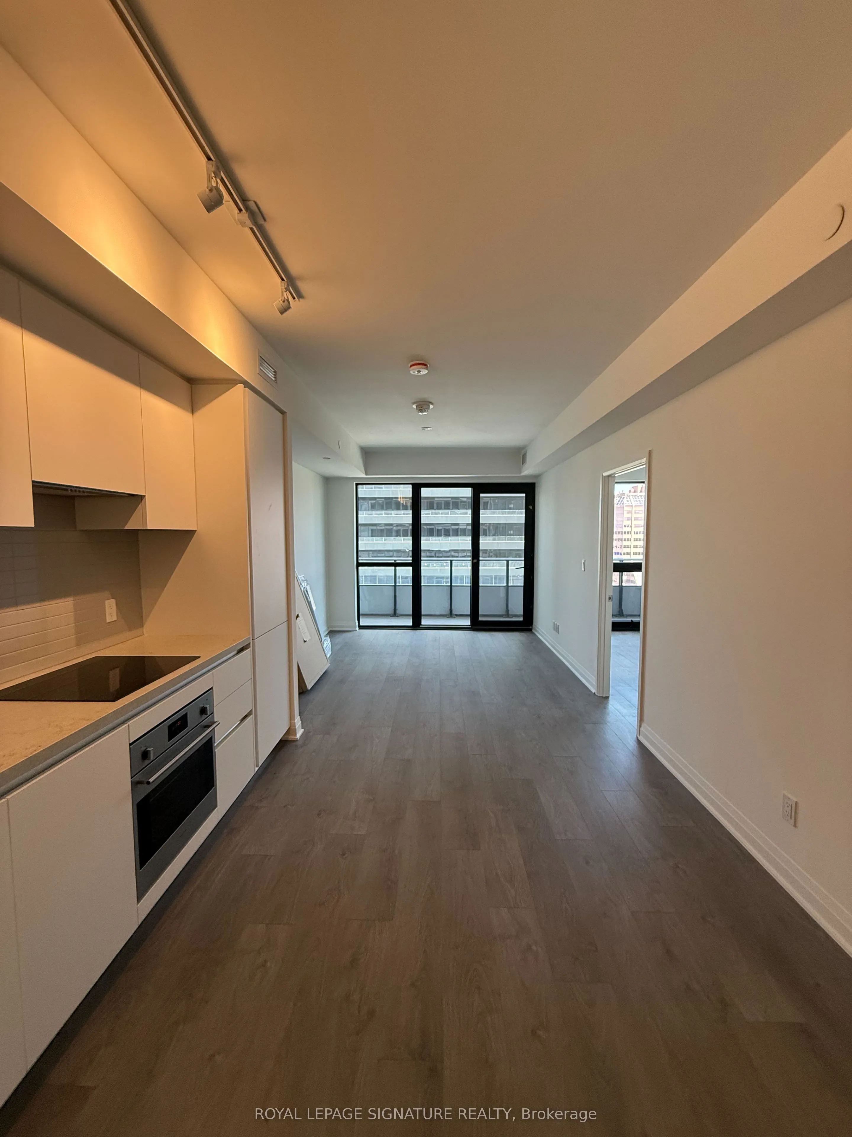 4015 The Exchange #901