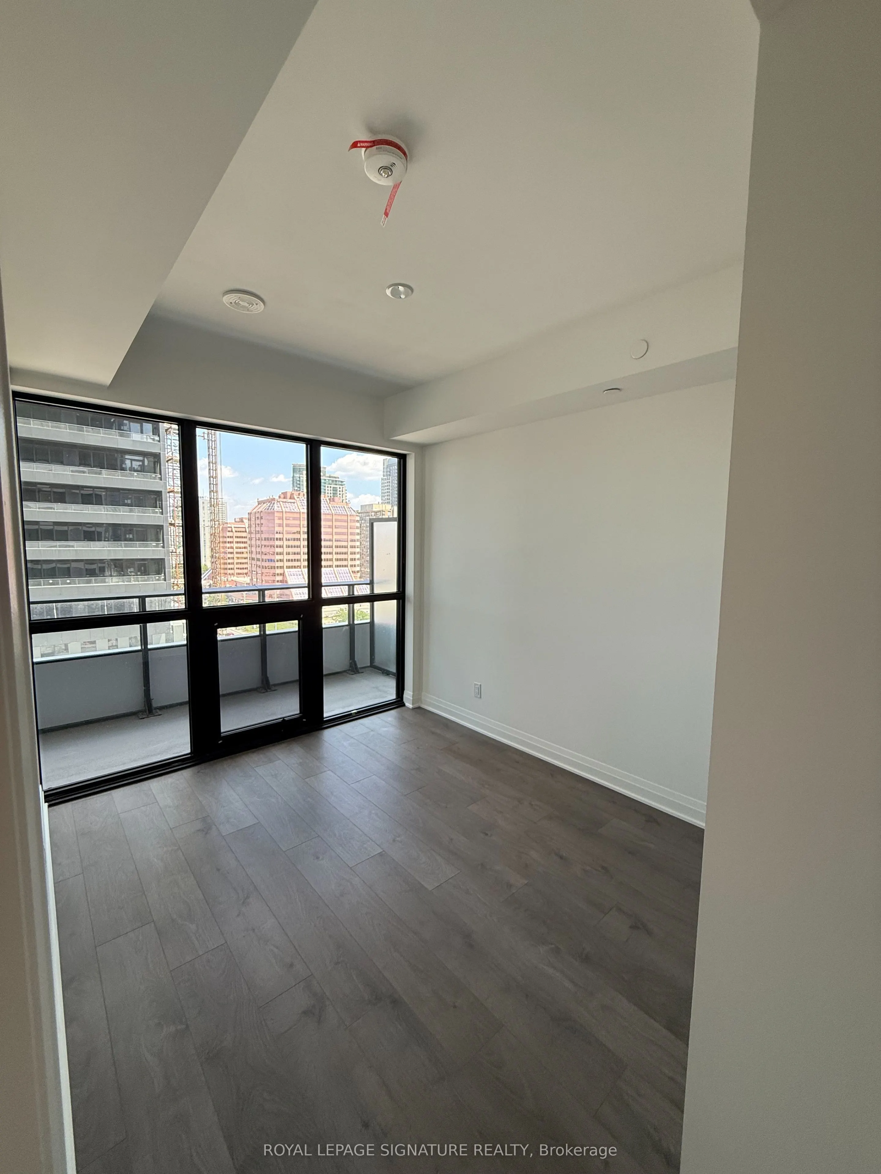 4015 The Exchange #901