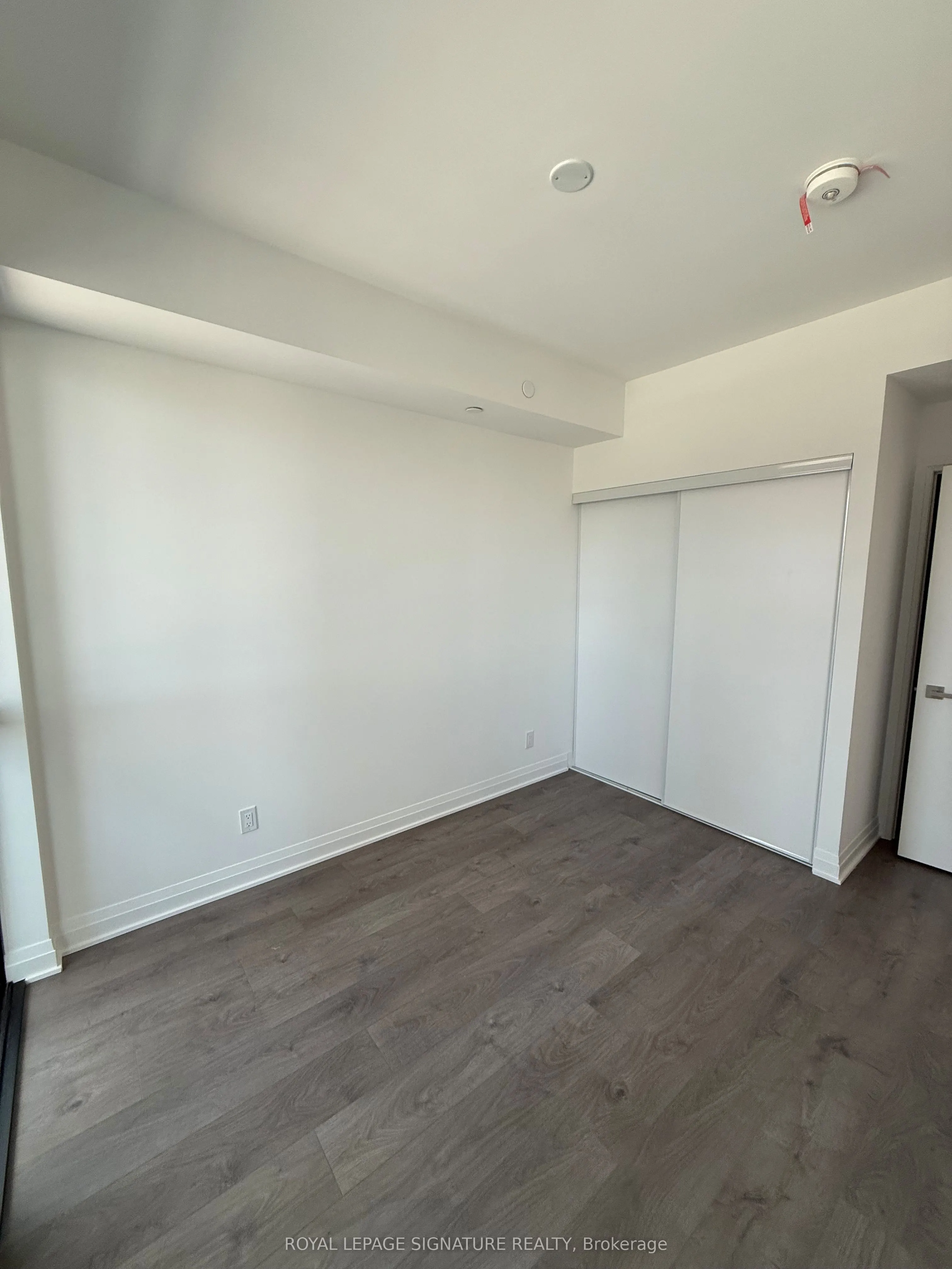 4015 The Exchange #901