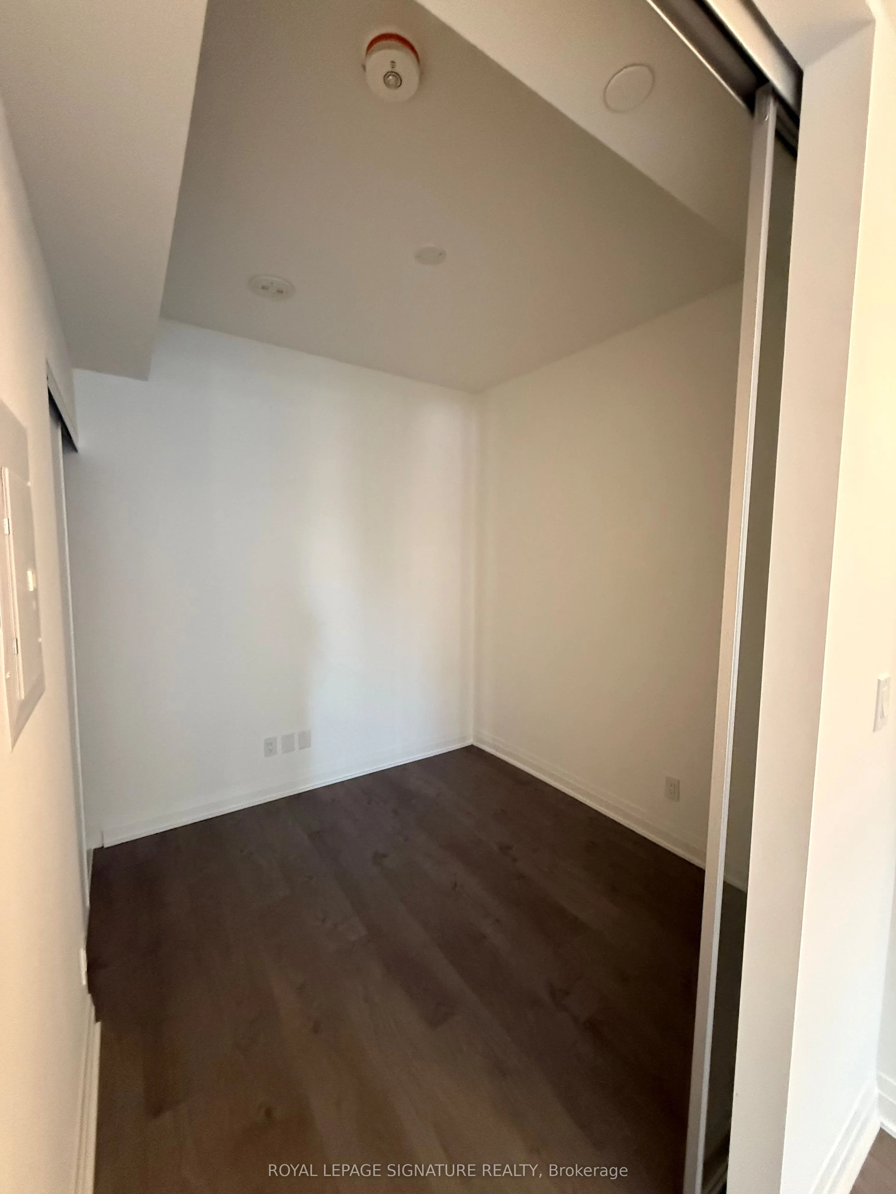 4015 The Exchange #901