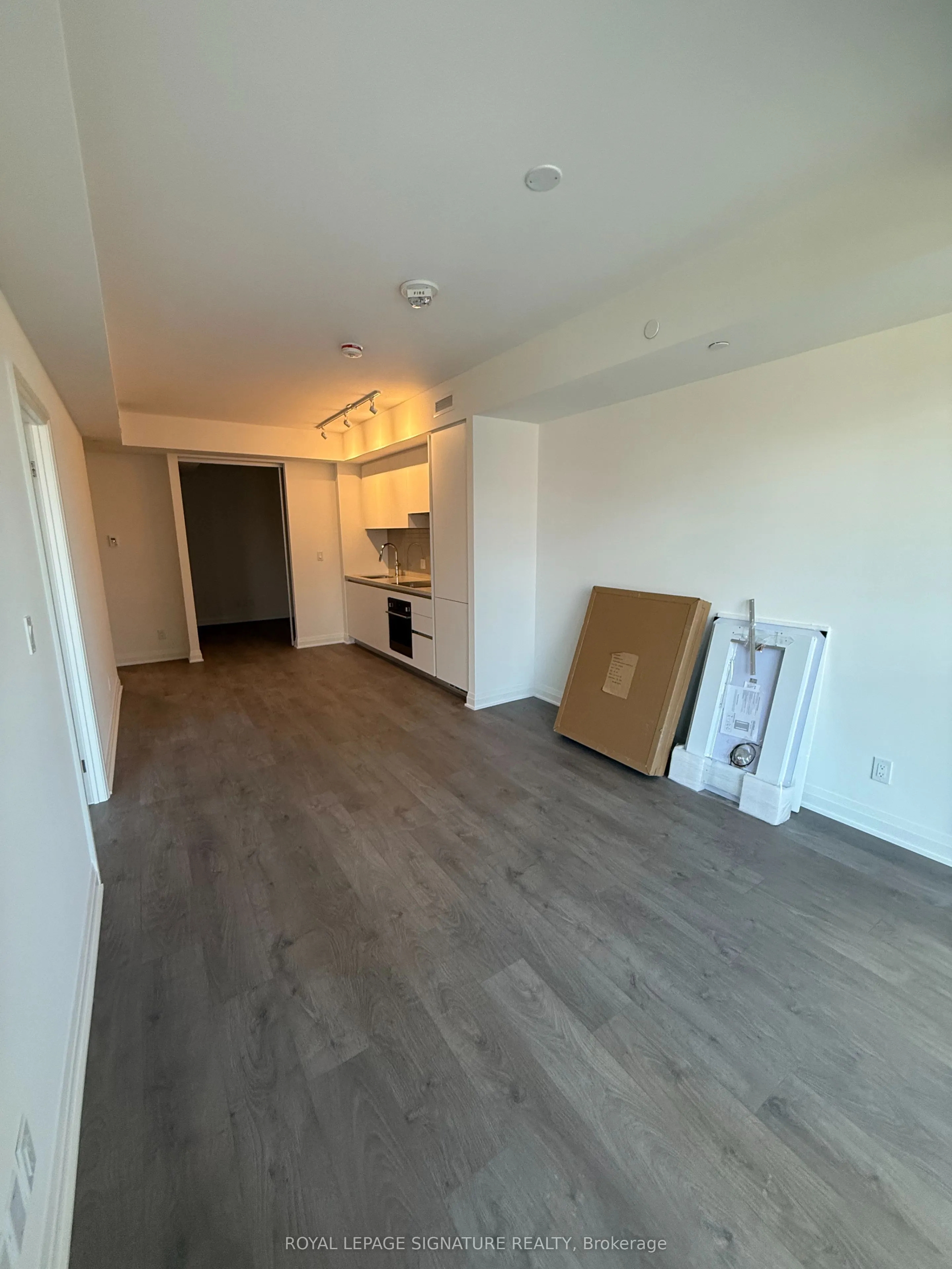 4015 The Exchange #901
