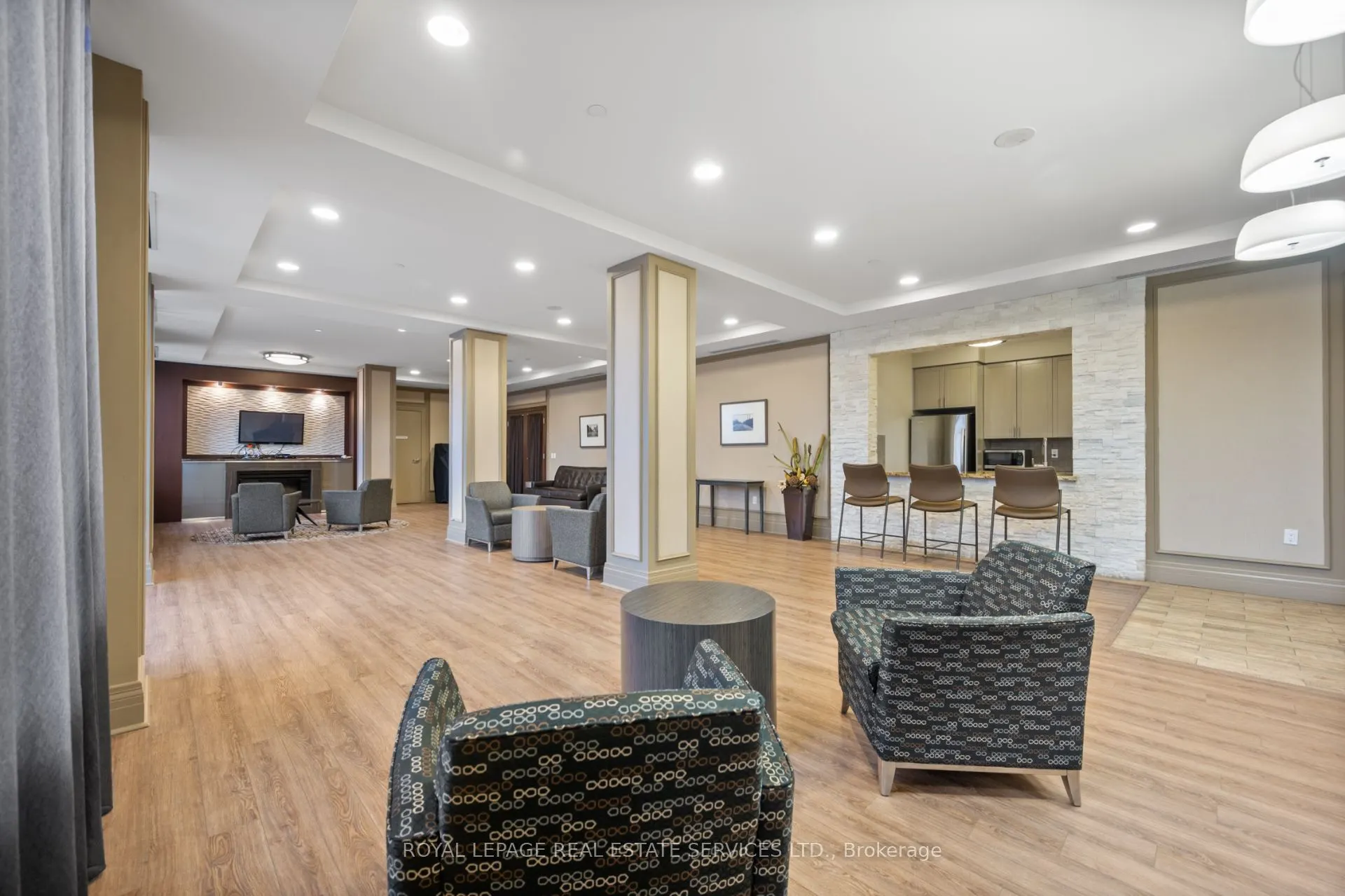 61 Heintzman Street, #812