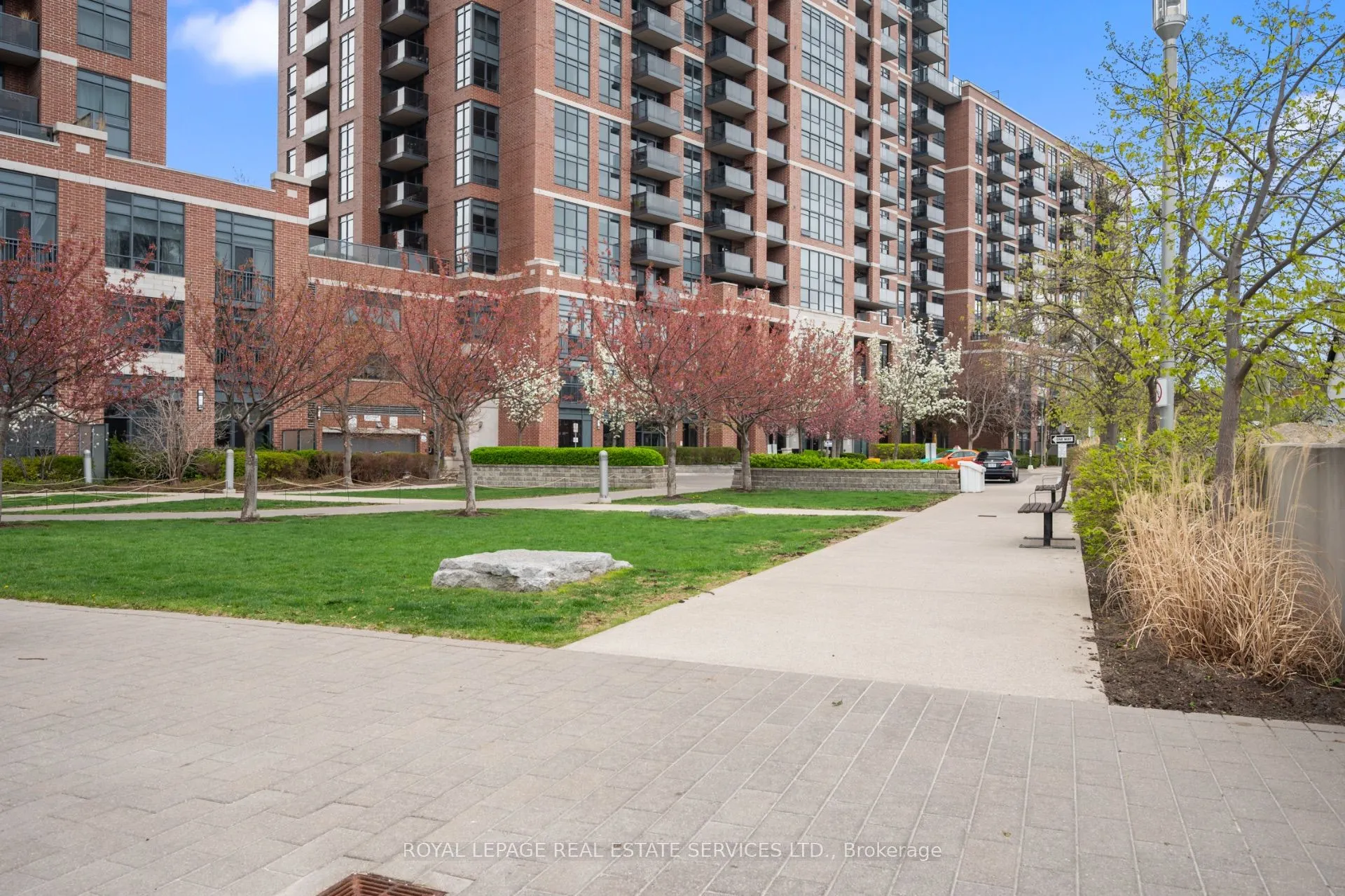 61 Heintzman Street, #812