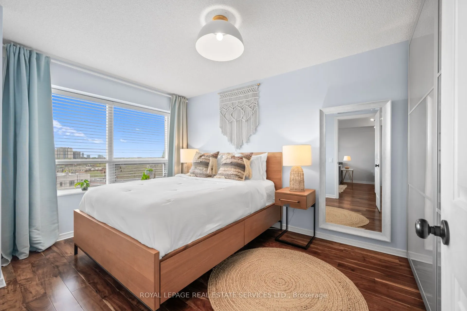 61 Heintzman Street, #812