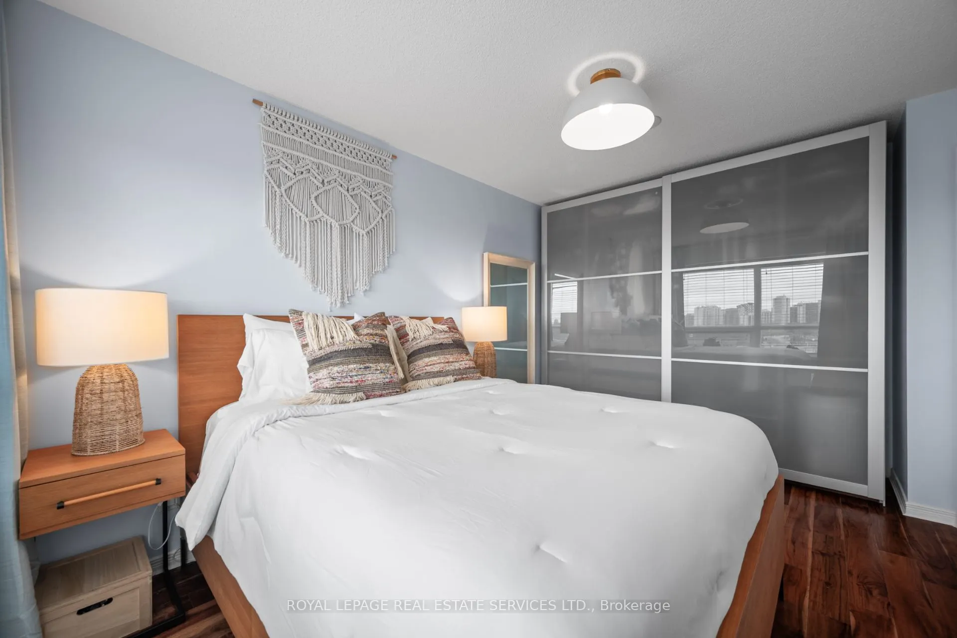 61 Heintzman Street, #812