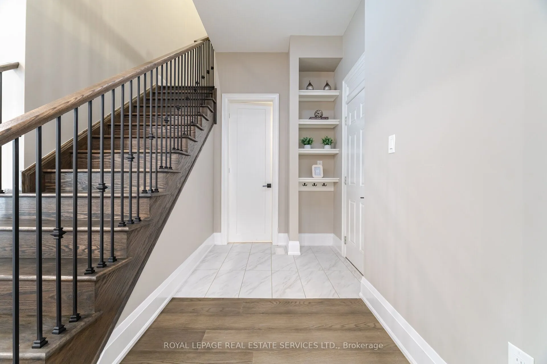 1471 Everest Crescent