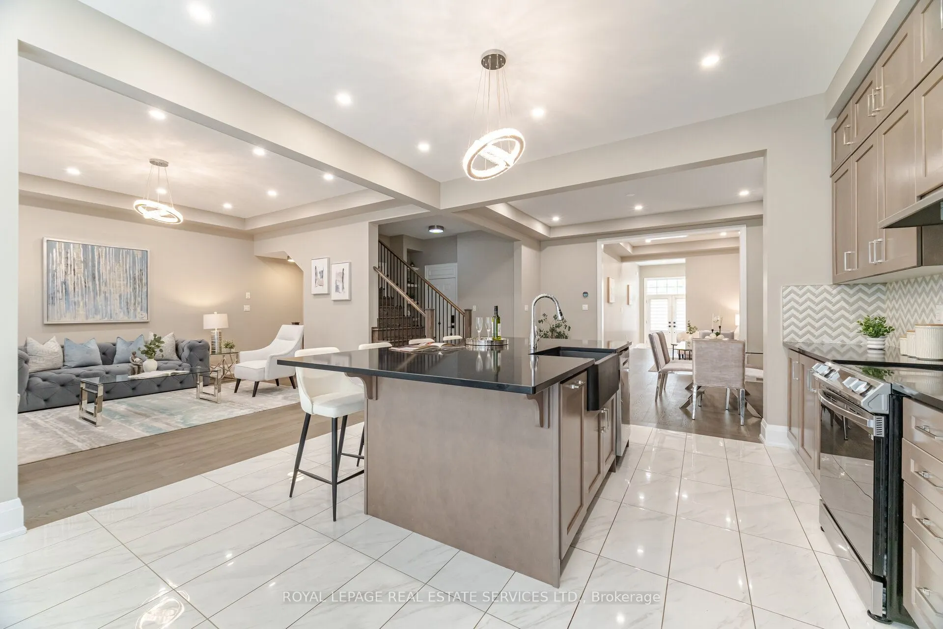 1471 Everest Crescent