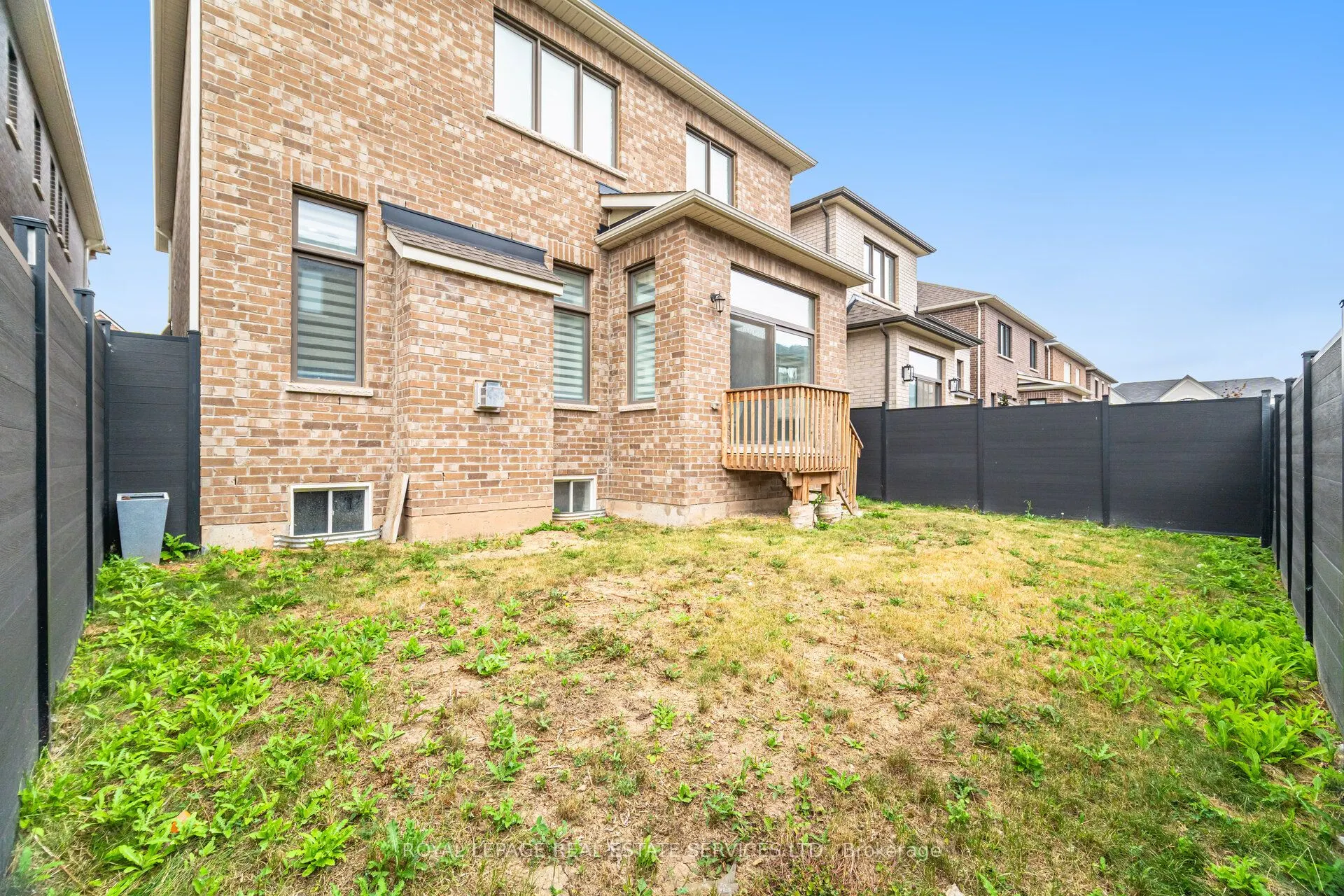 1471 Everest Crescent
