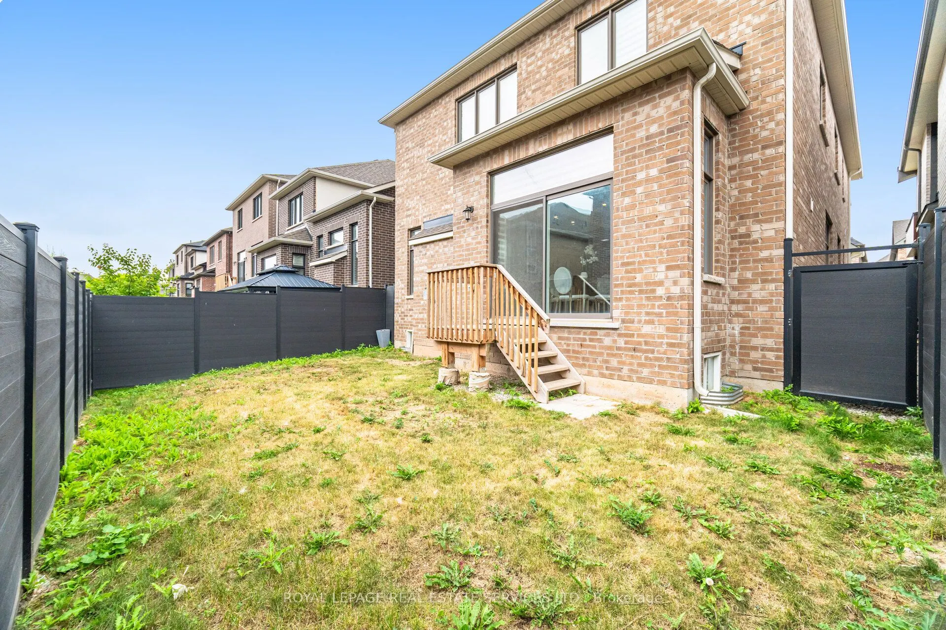 1471 Everest Crescent