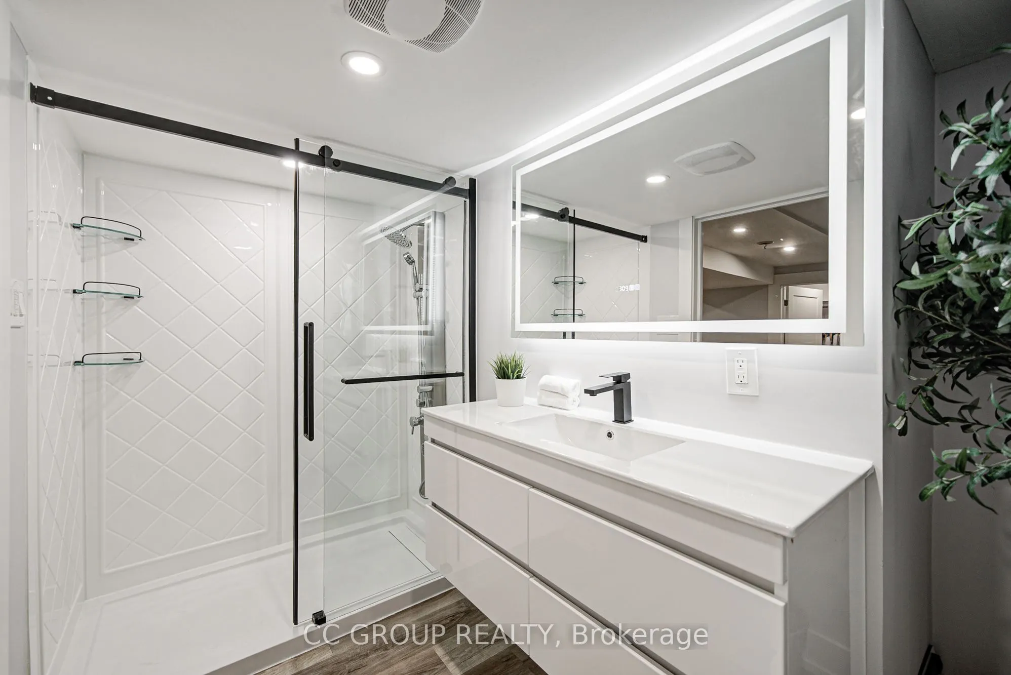 2555 Thomas Street, #67