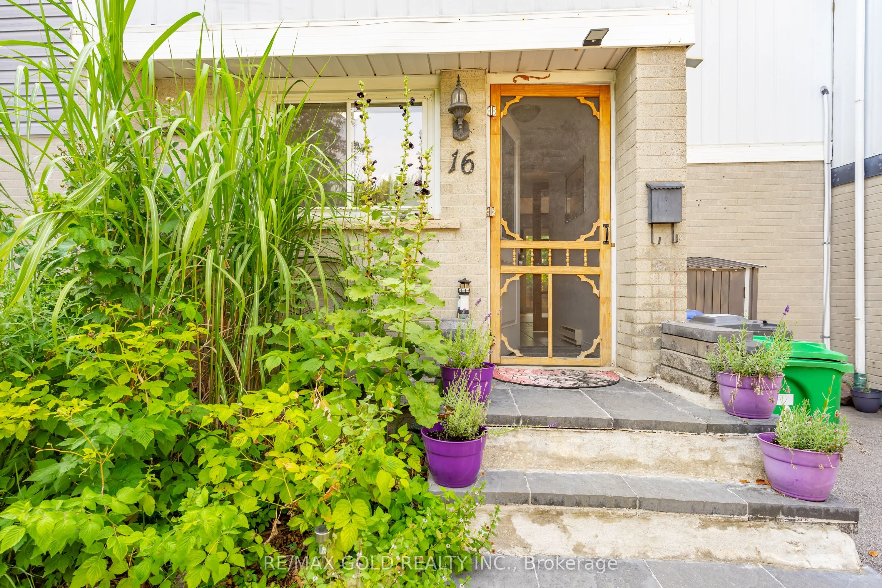 16 Gatsby Square