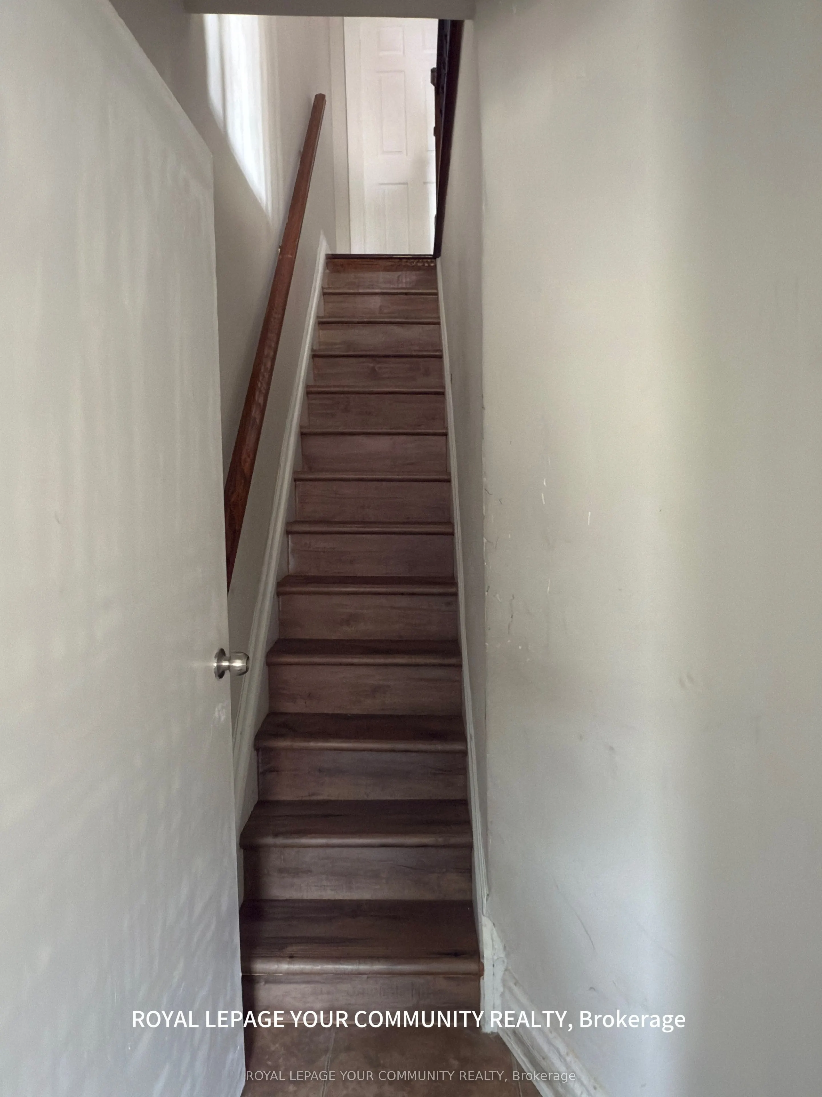 7 Harvie Avenue E, #2nd Floor