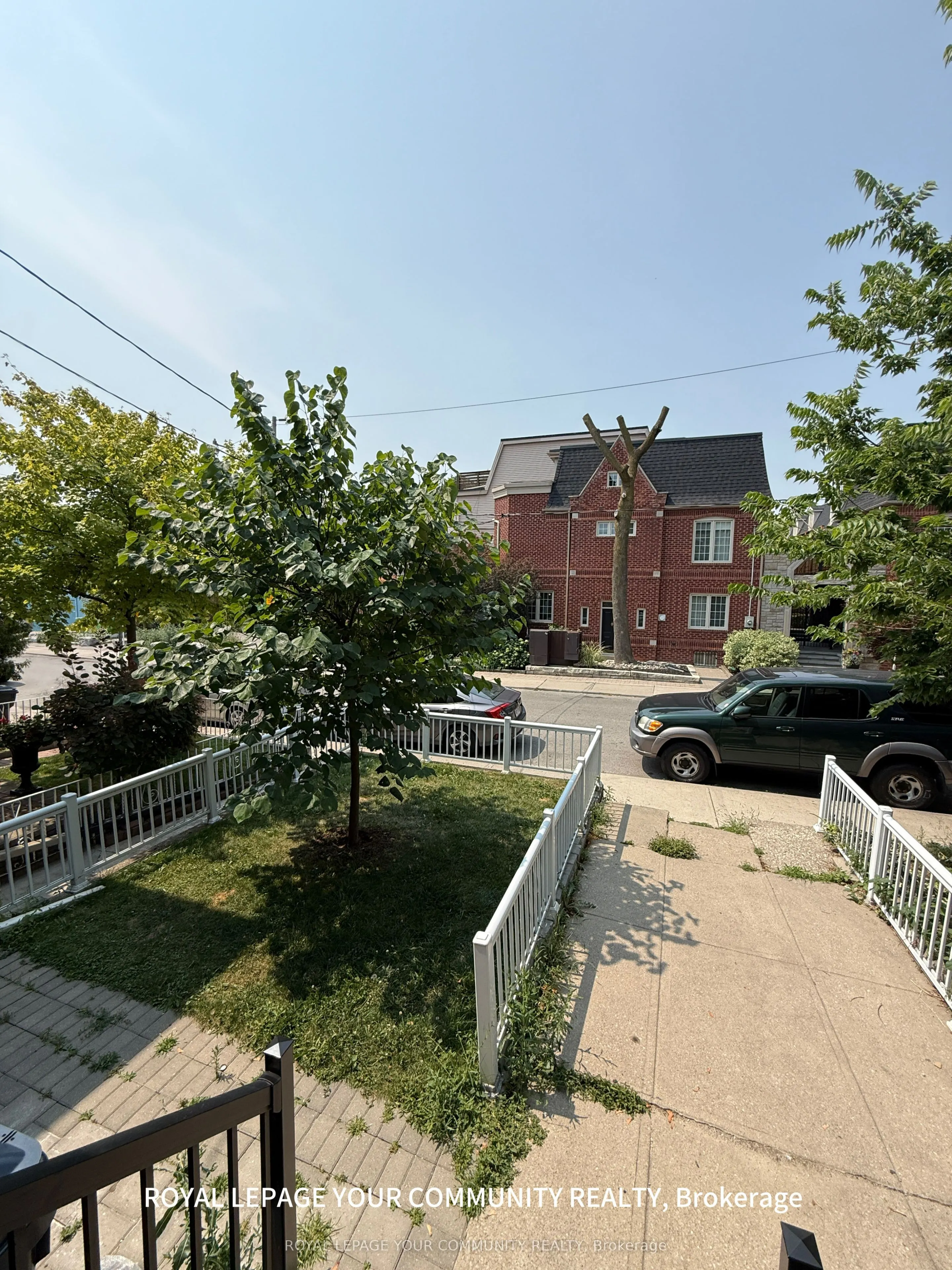 7 Harvie Avenue E, #2nd Floor