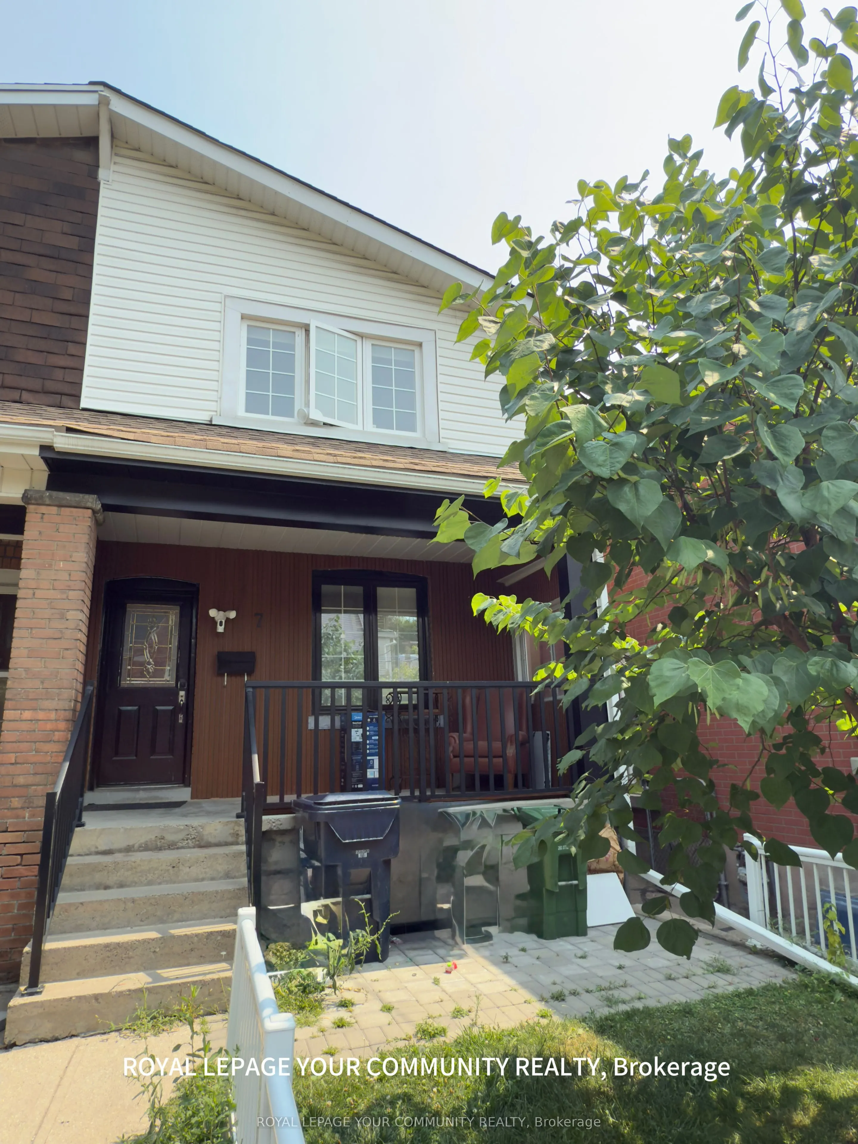 7 Harvie Avenue E, #2nd Floor