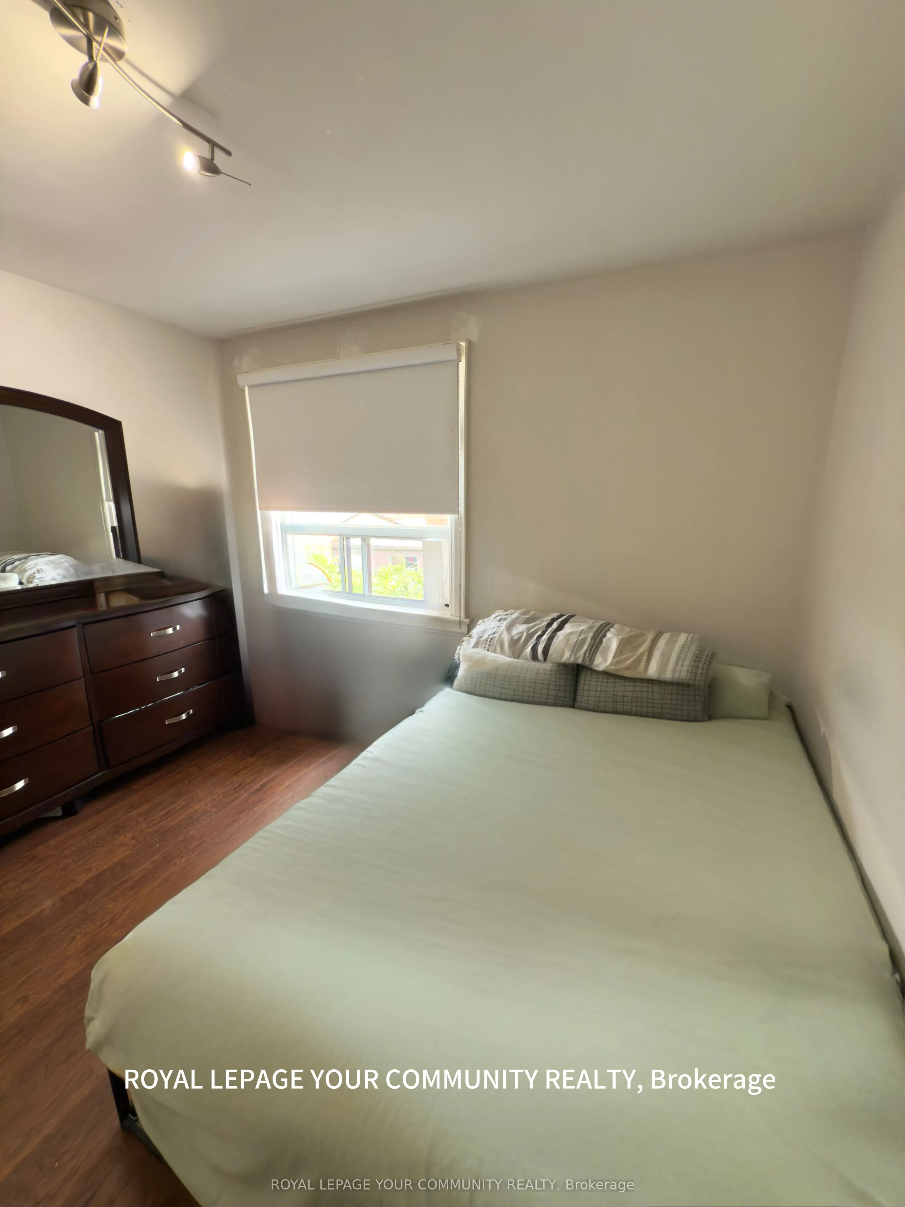 7 Harvie Avenue E, #2nd Floor