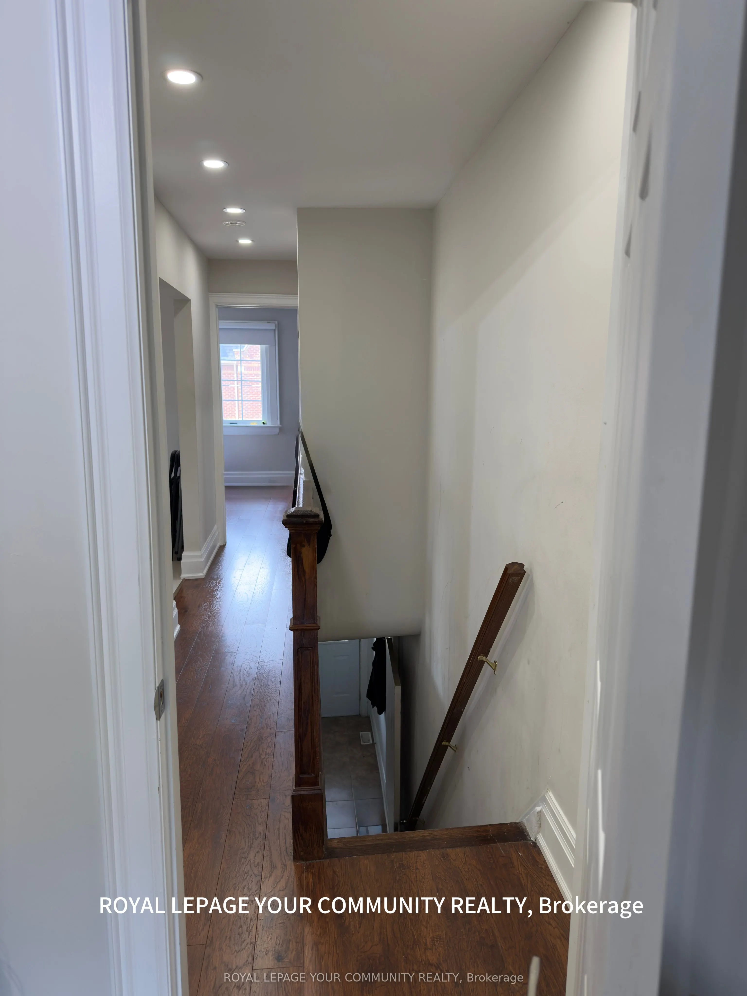 7 Harvie Avenue E, #2nd Floor