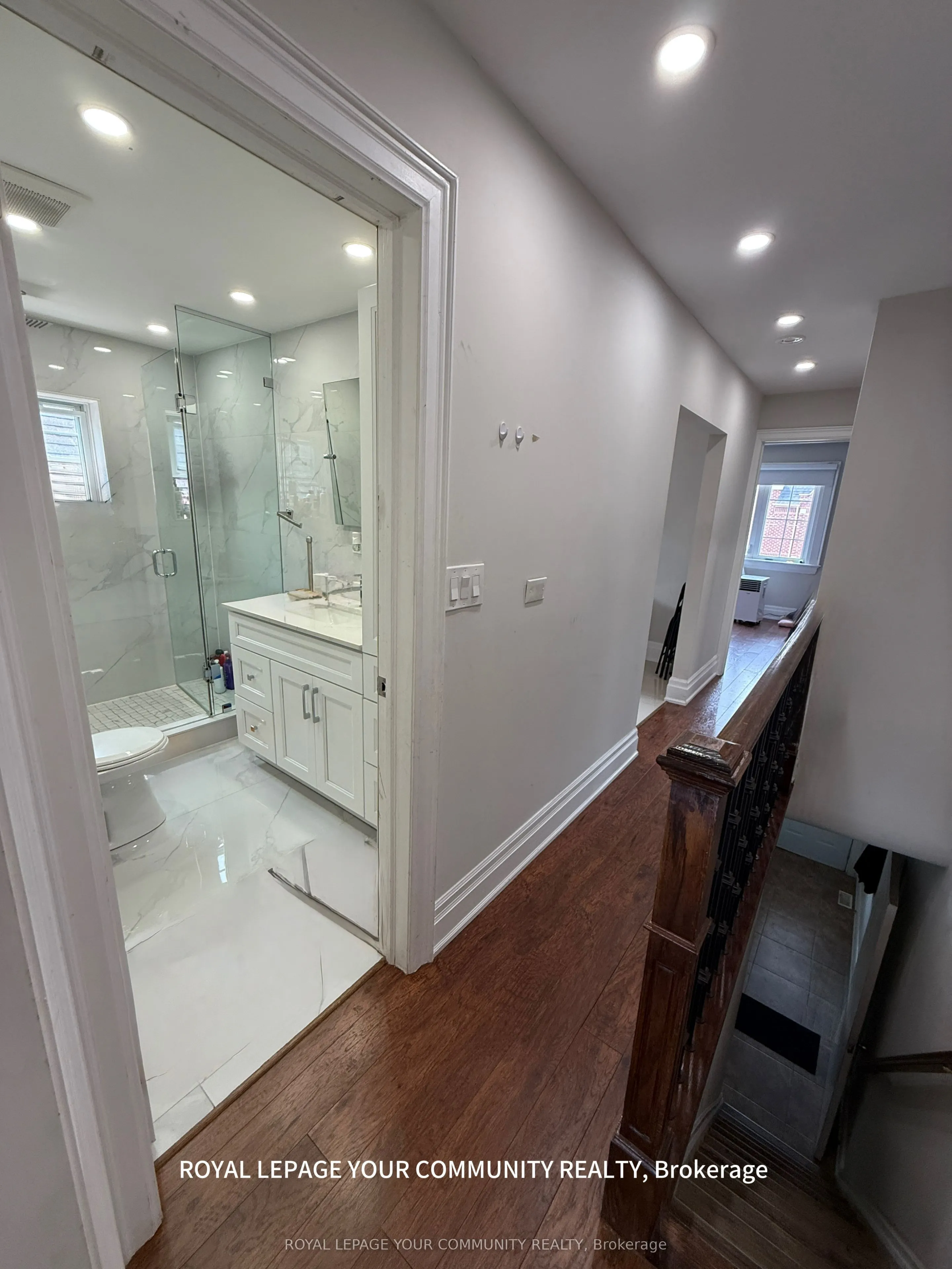 7 Harvie Avenue E, #2nd Floor