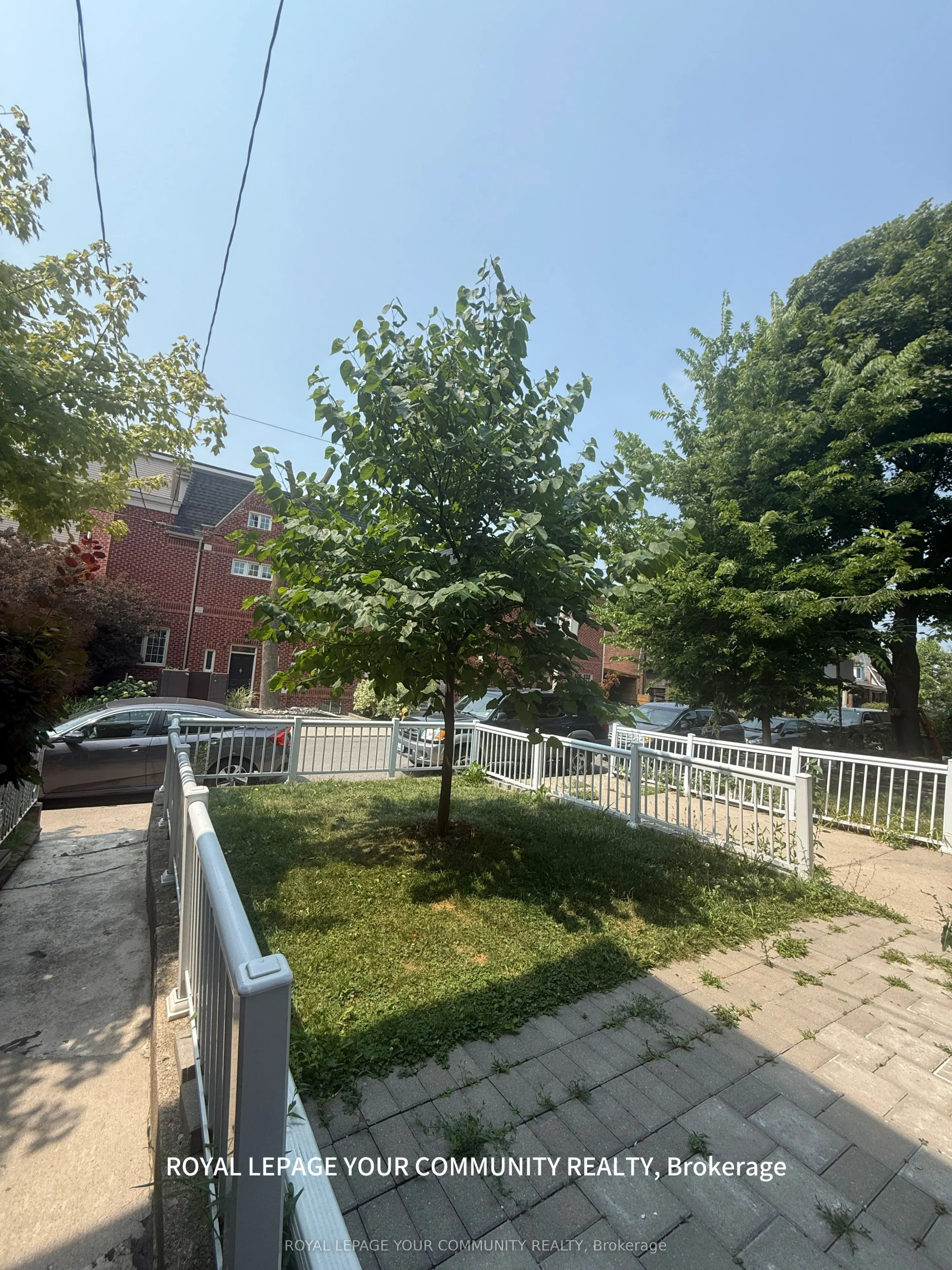 7 Harvie Avenue E, #2nd Floor