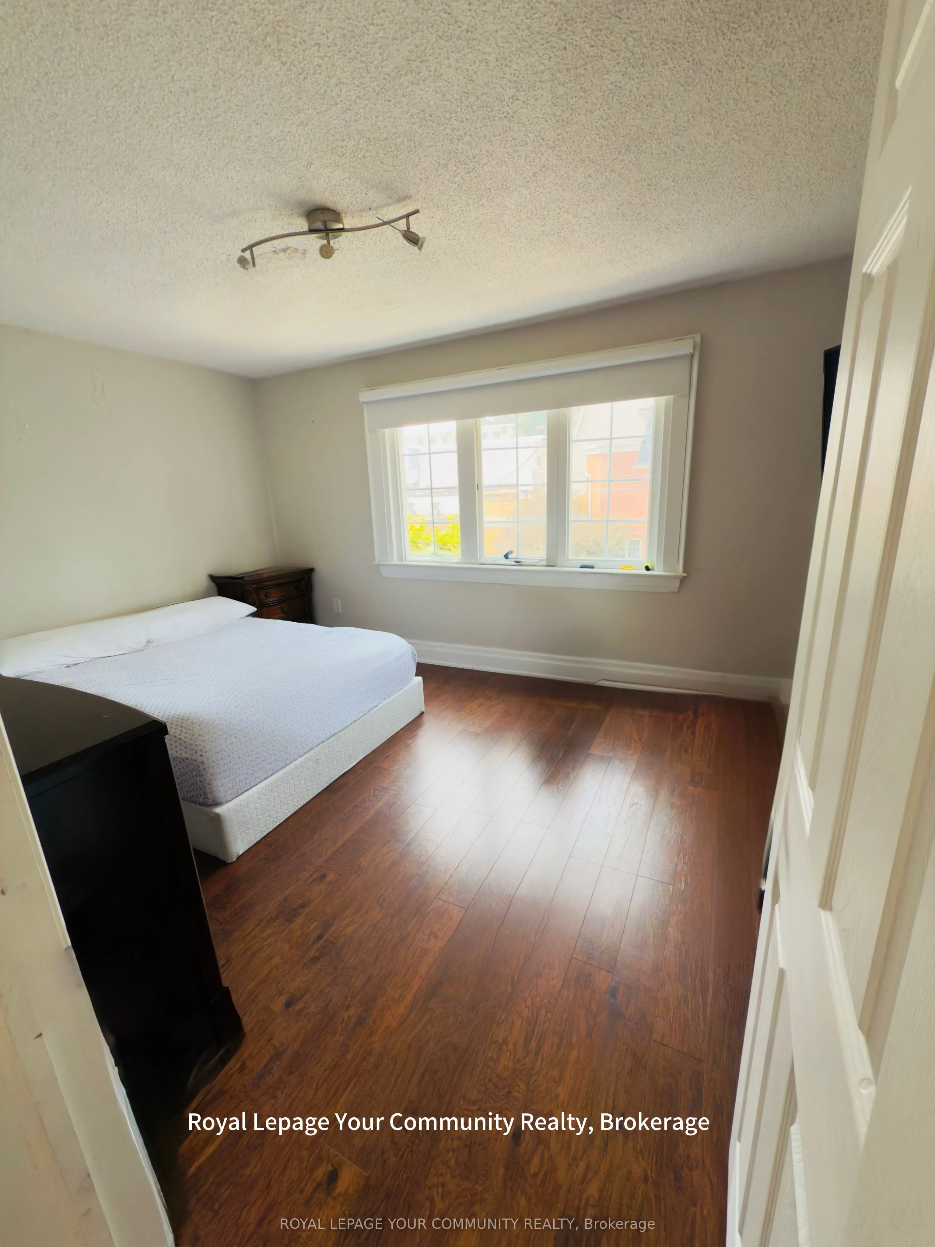 7 Harvie Avenue E, #2nd Floor