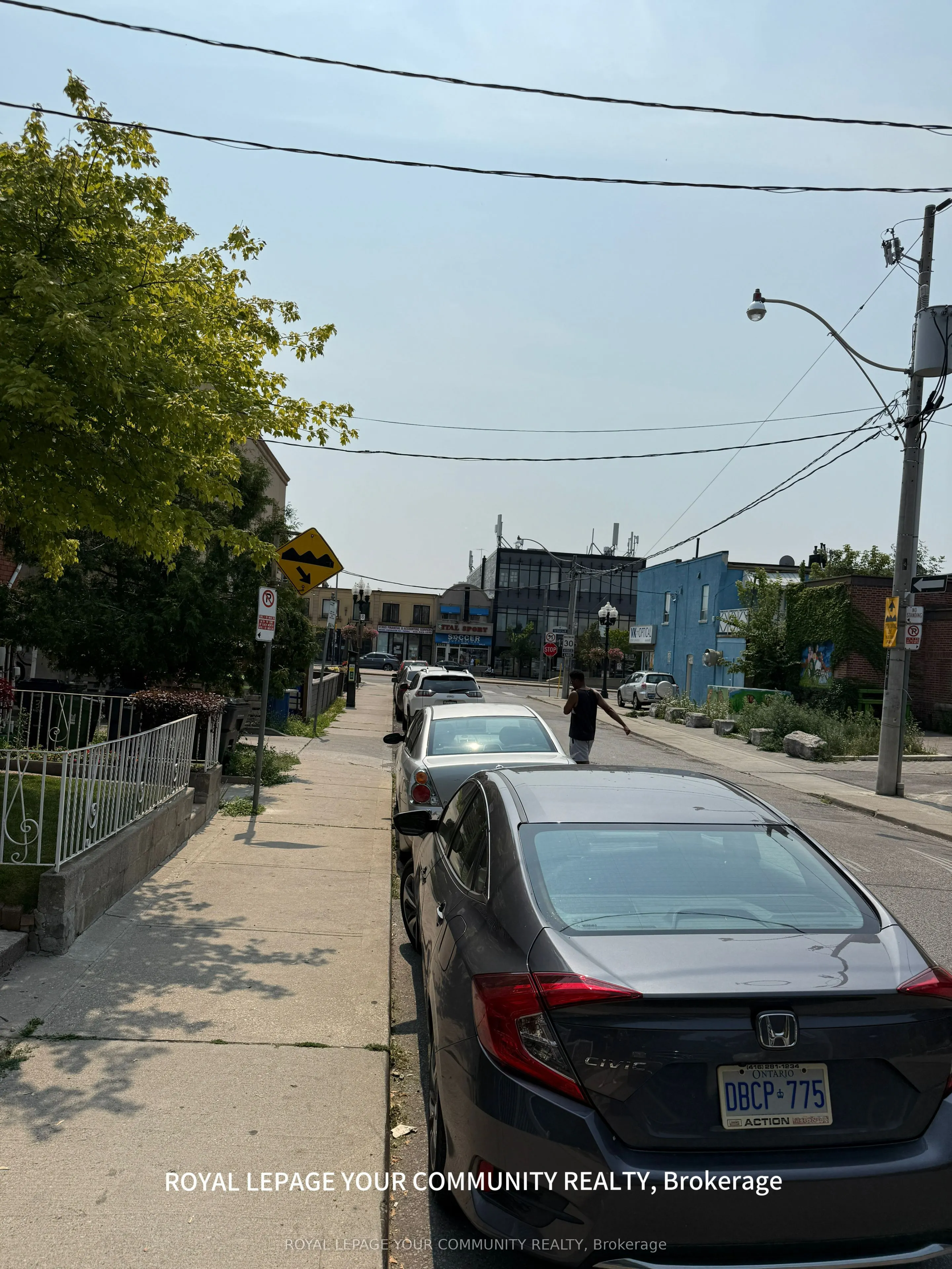 7 Harvie Avenue E, #2nd Floor