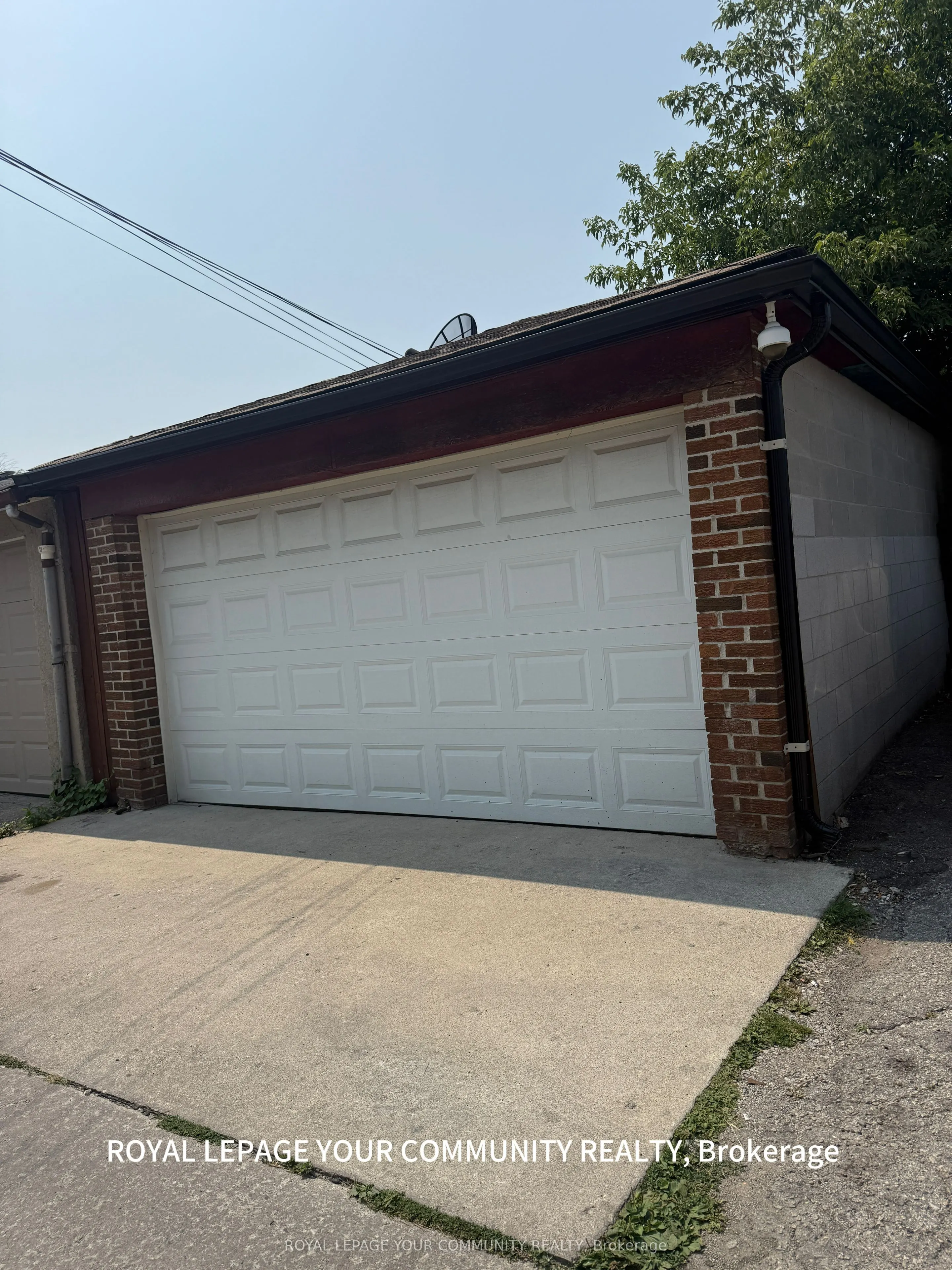 7 Harvie Avenue E, #2nd Floor