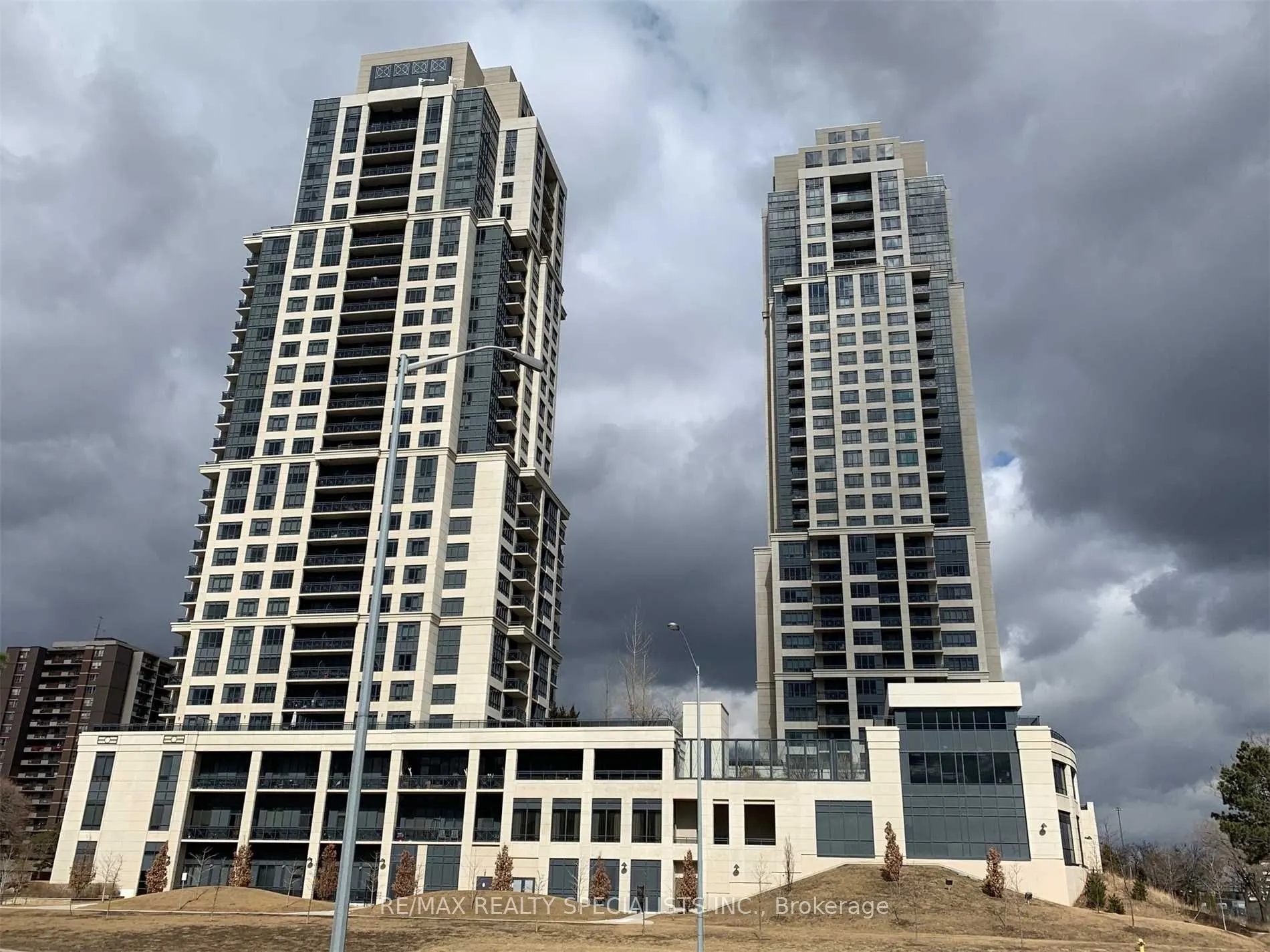 6 Eva Road, #807