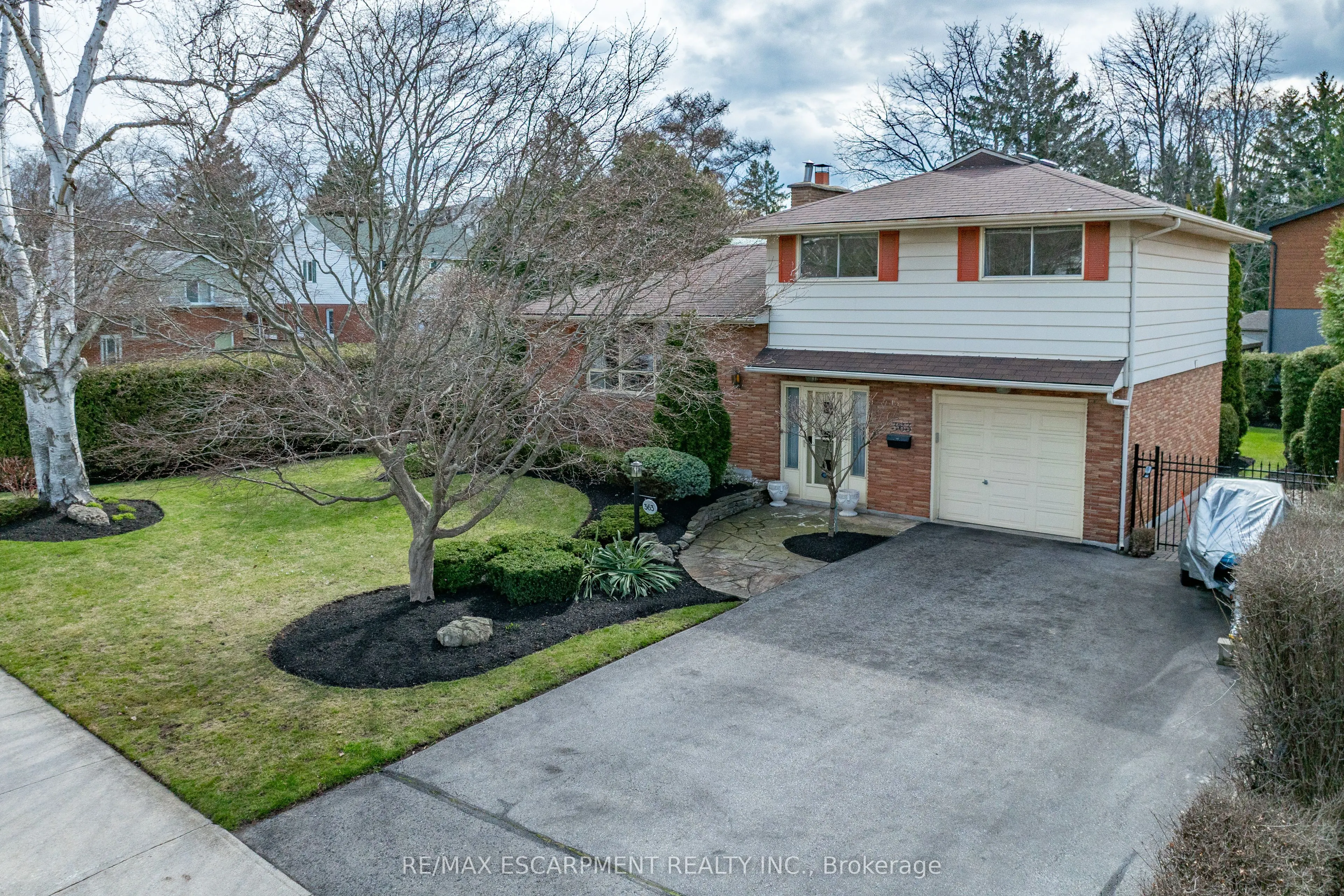 363 East Side Crescent