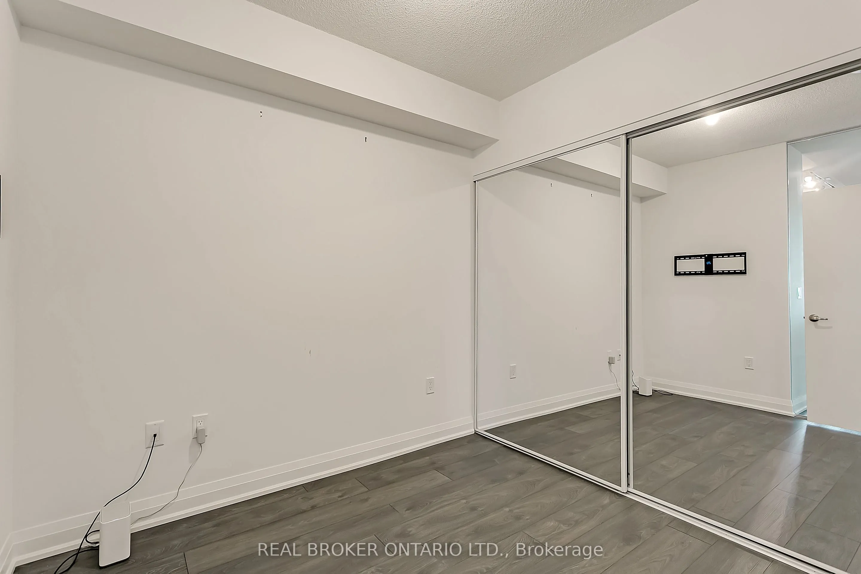 26 Gibbs Road, #832
