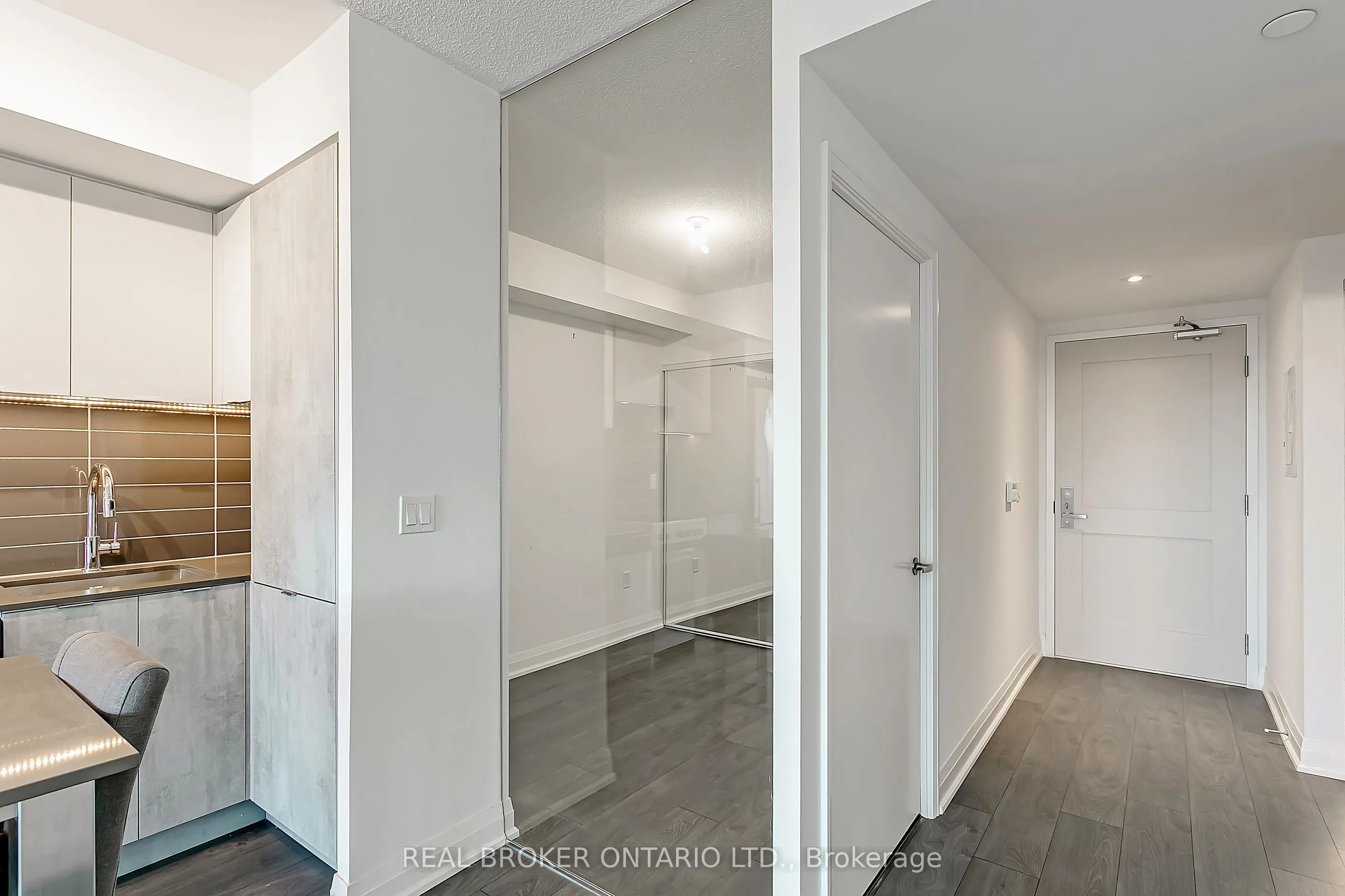 26 Gibbs Road, #832