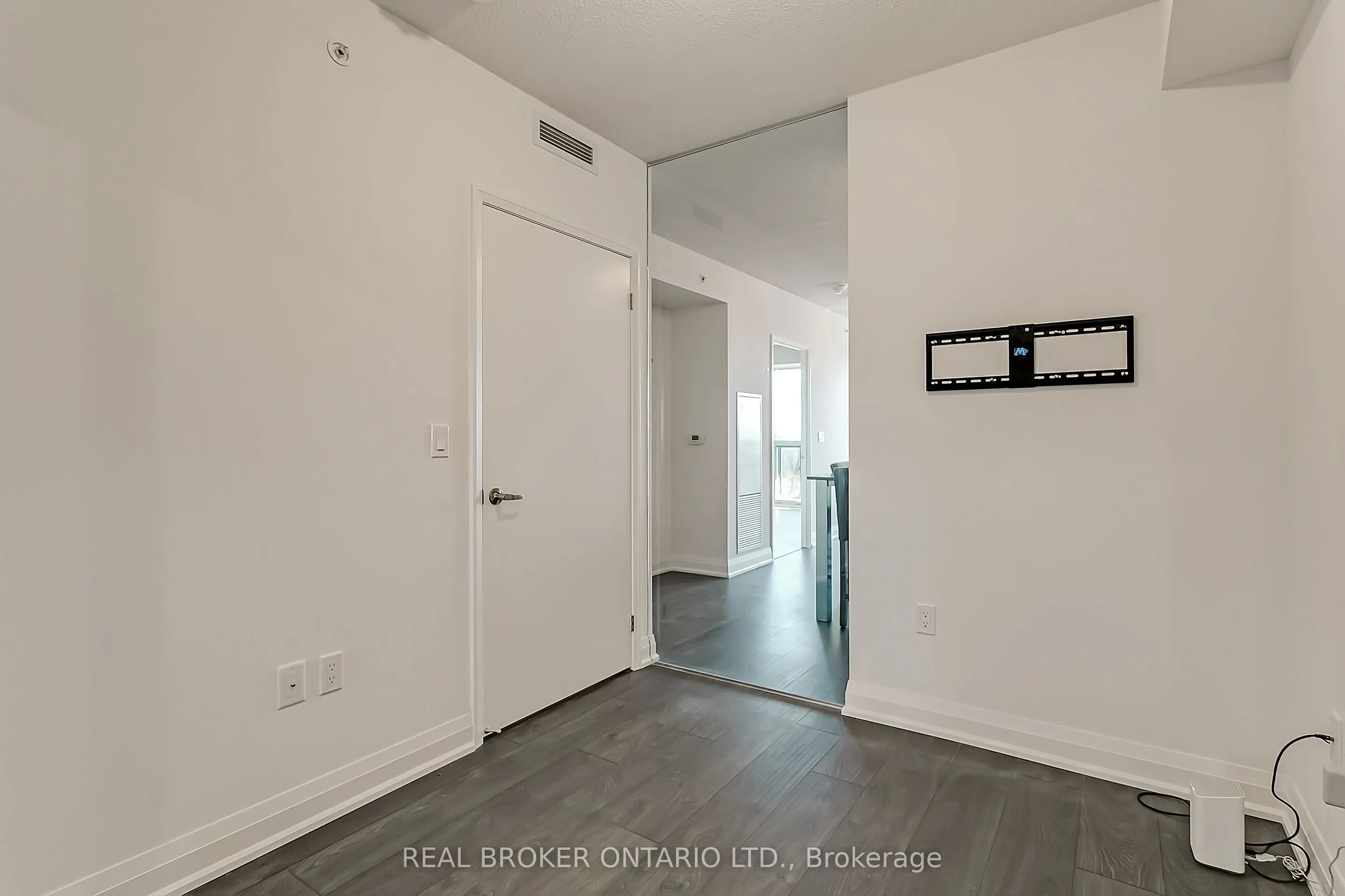 26 Gibbs Road, #832
