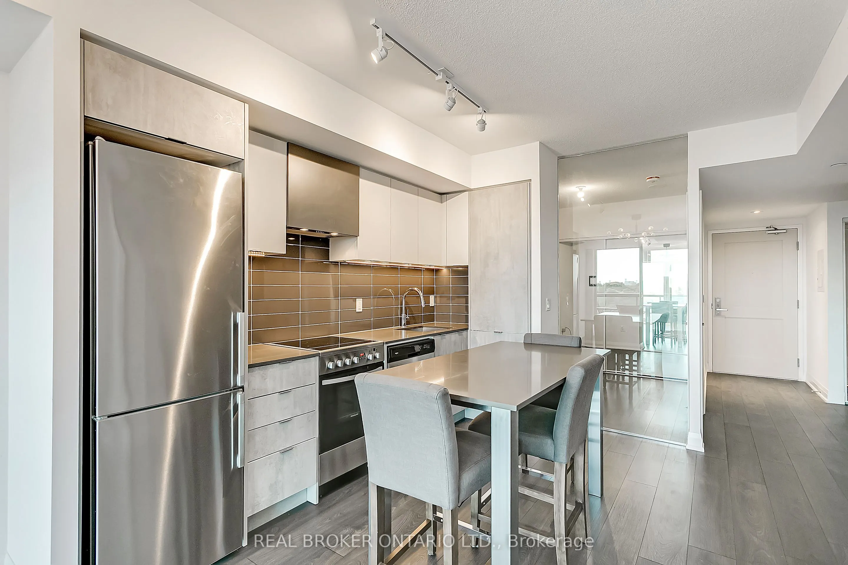 26 Gibbs Road, #832