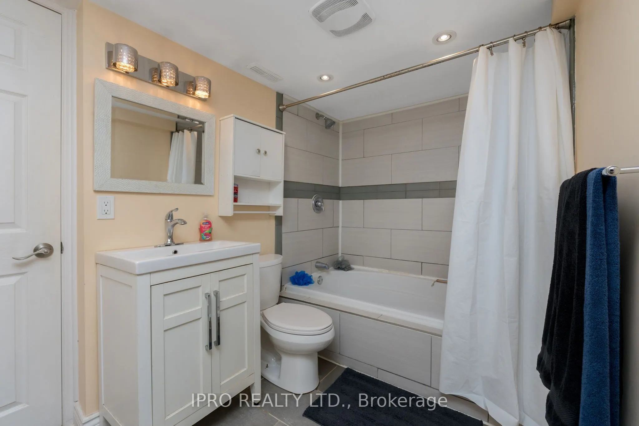 256 Landsborough Avenue