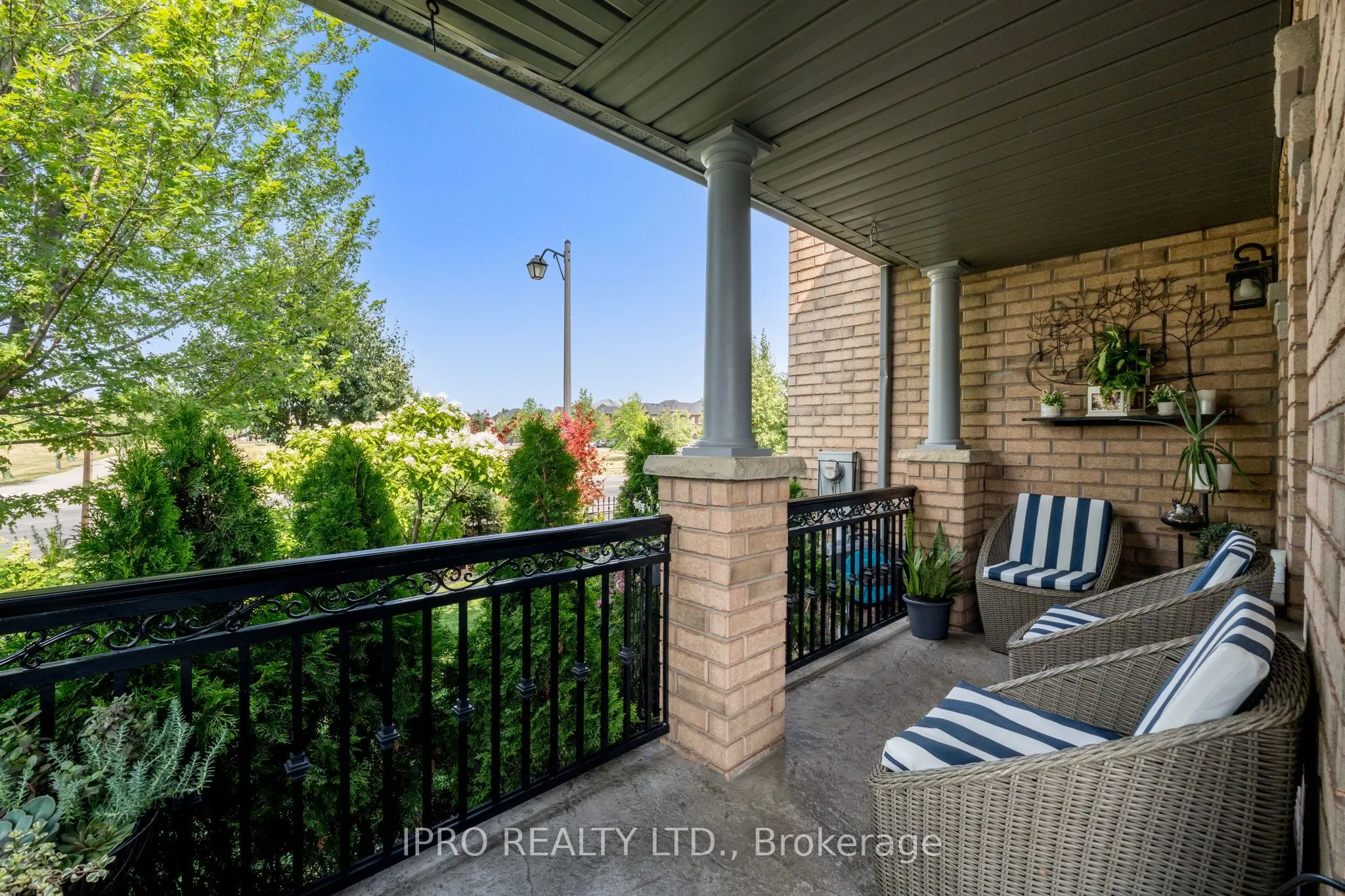 256 Landsborough Avenue